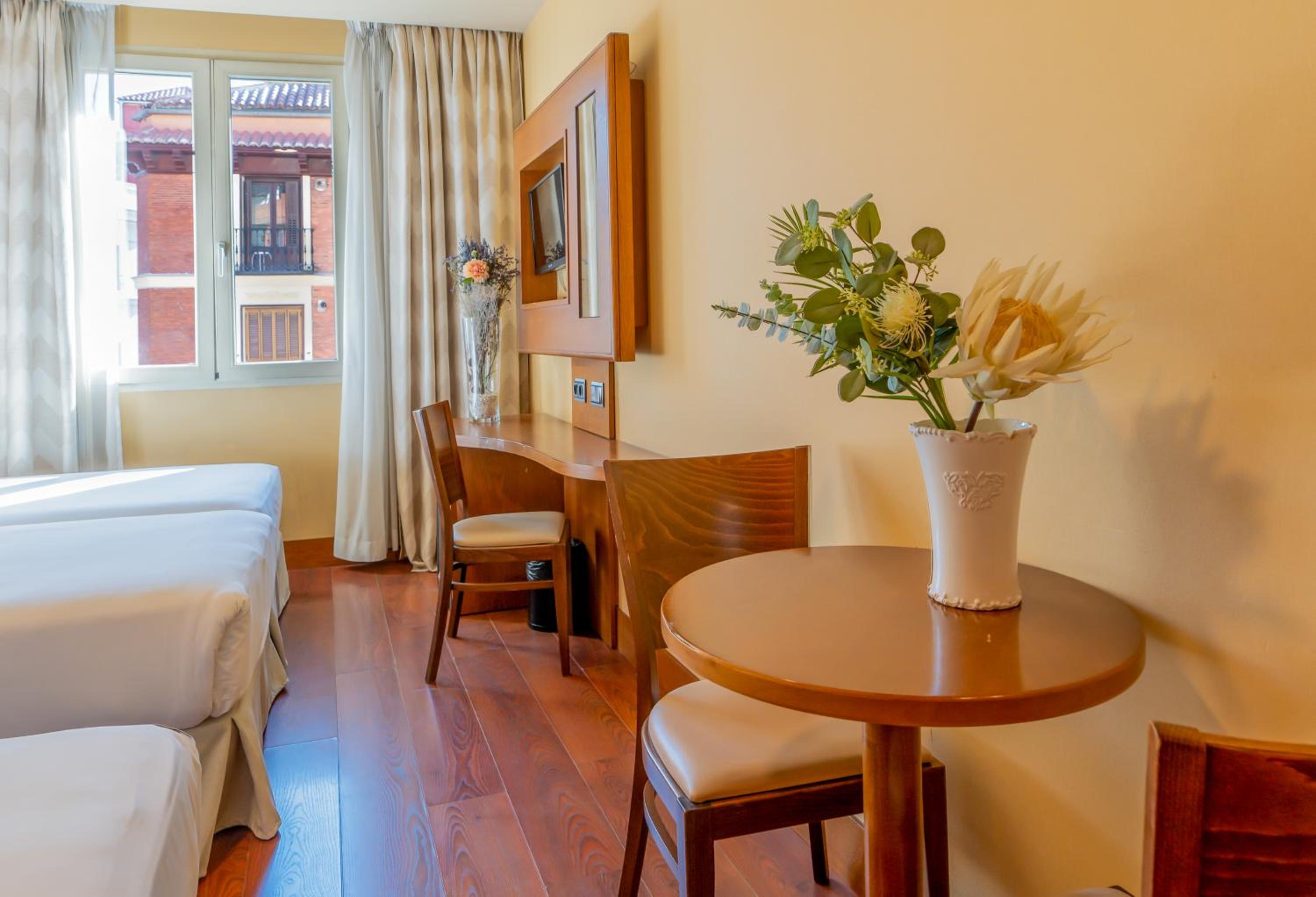 Double or Twin Room - Photo 9