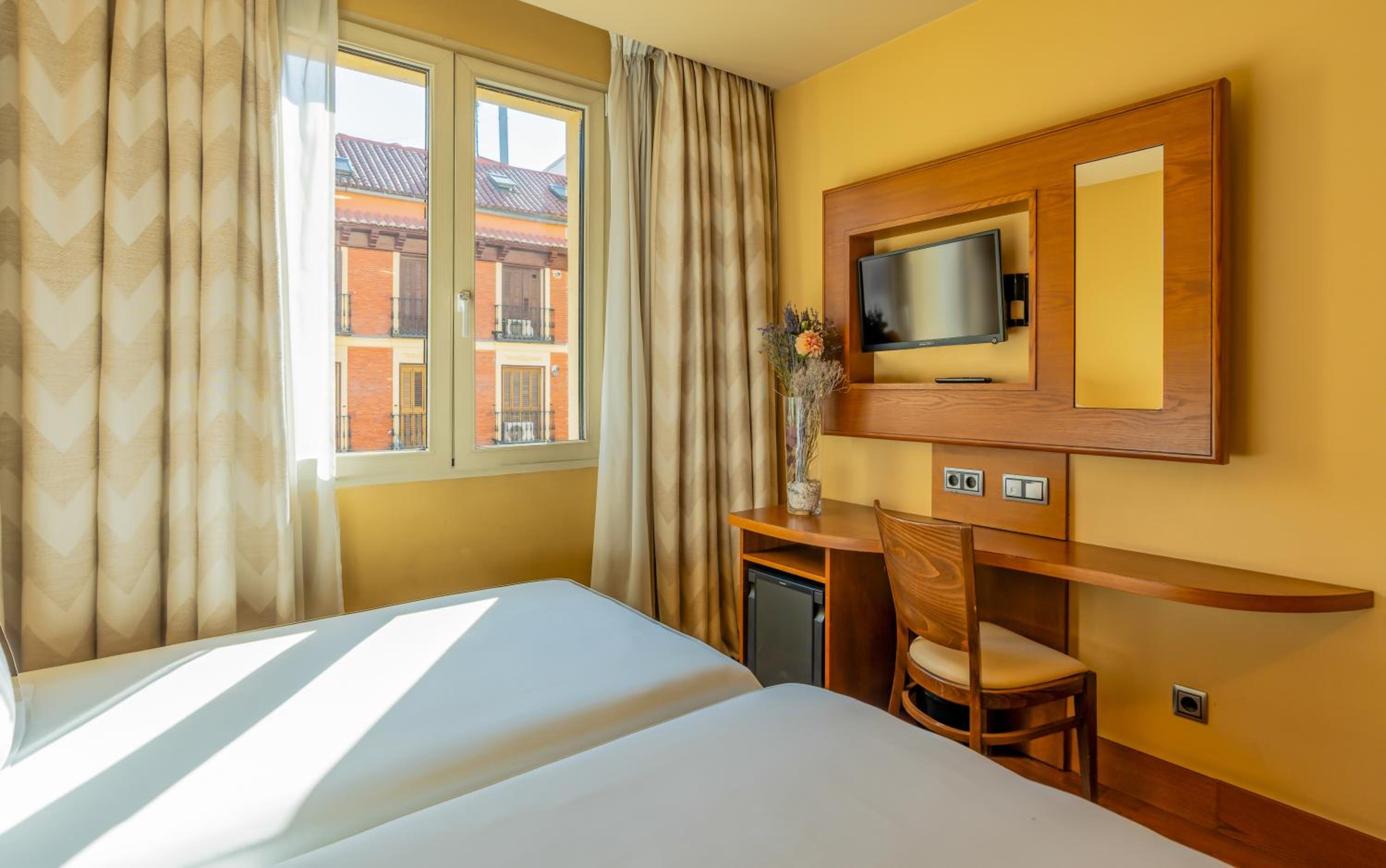 Double or Twin Room - Photo 10