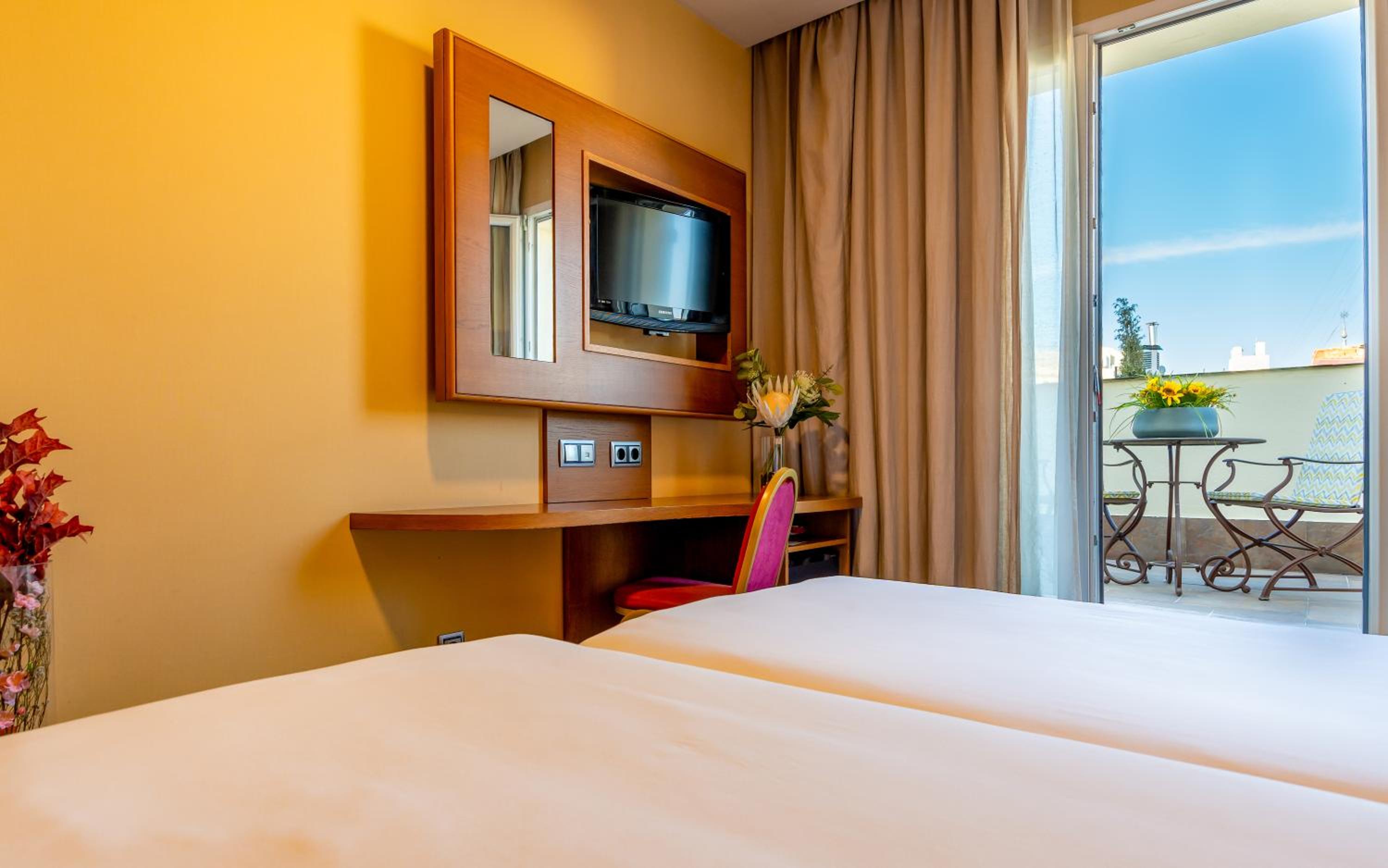 Double or Twin Room - Photo 11