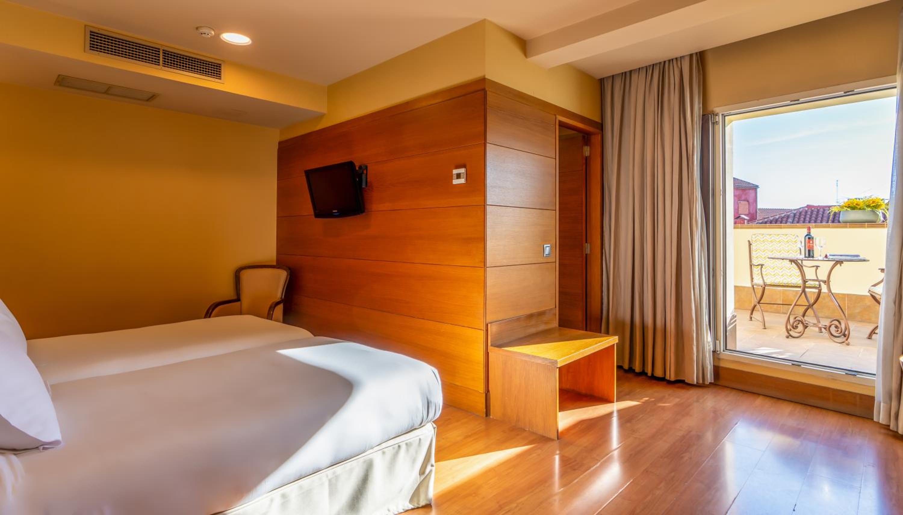 Double or Twin Room - Photo 12