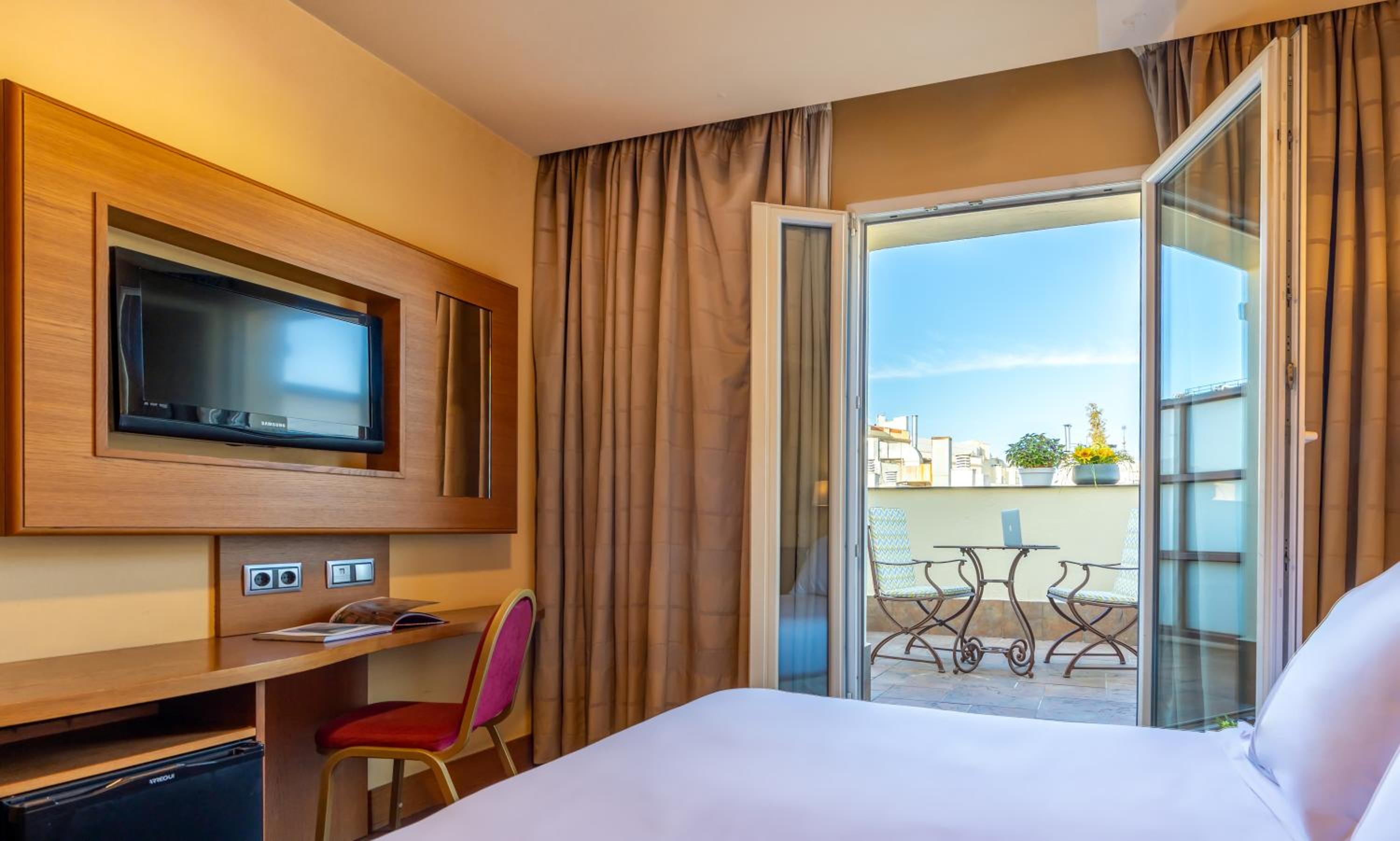 Double Room with Terrace - Photo 4