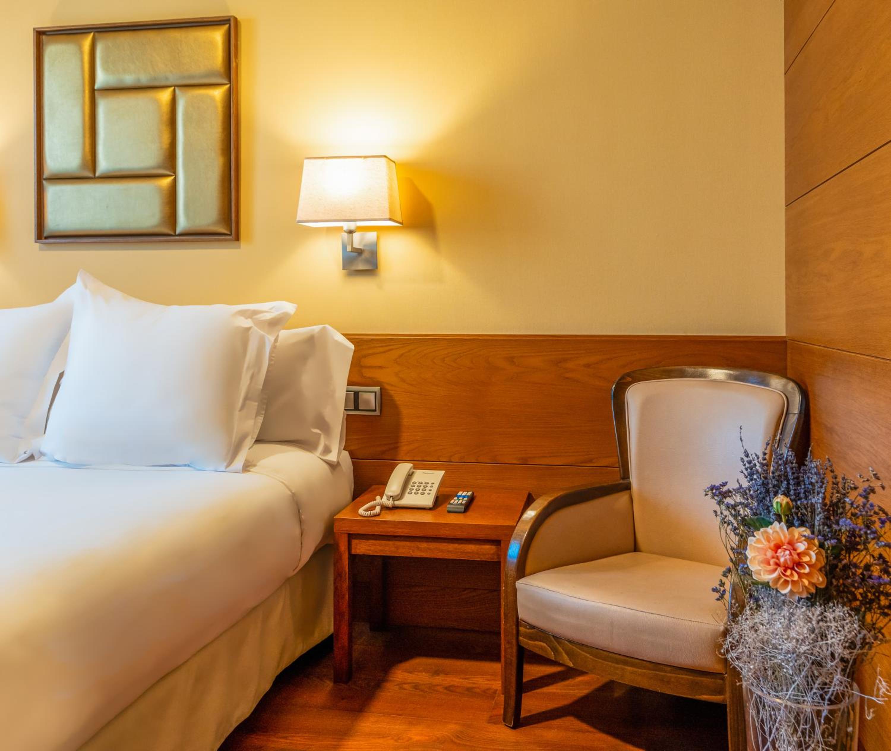 Double or Twin Room - Photo 13