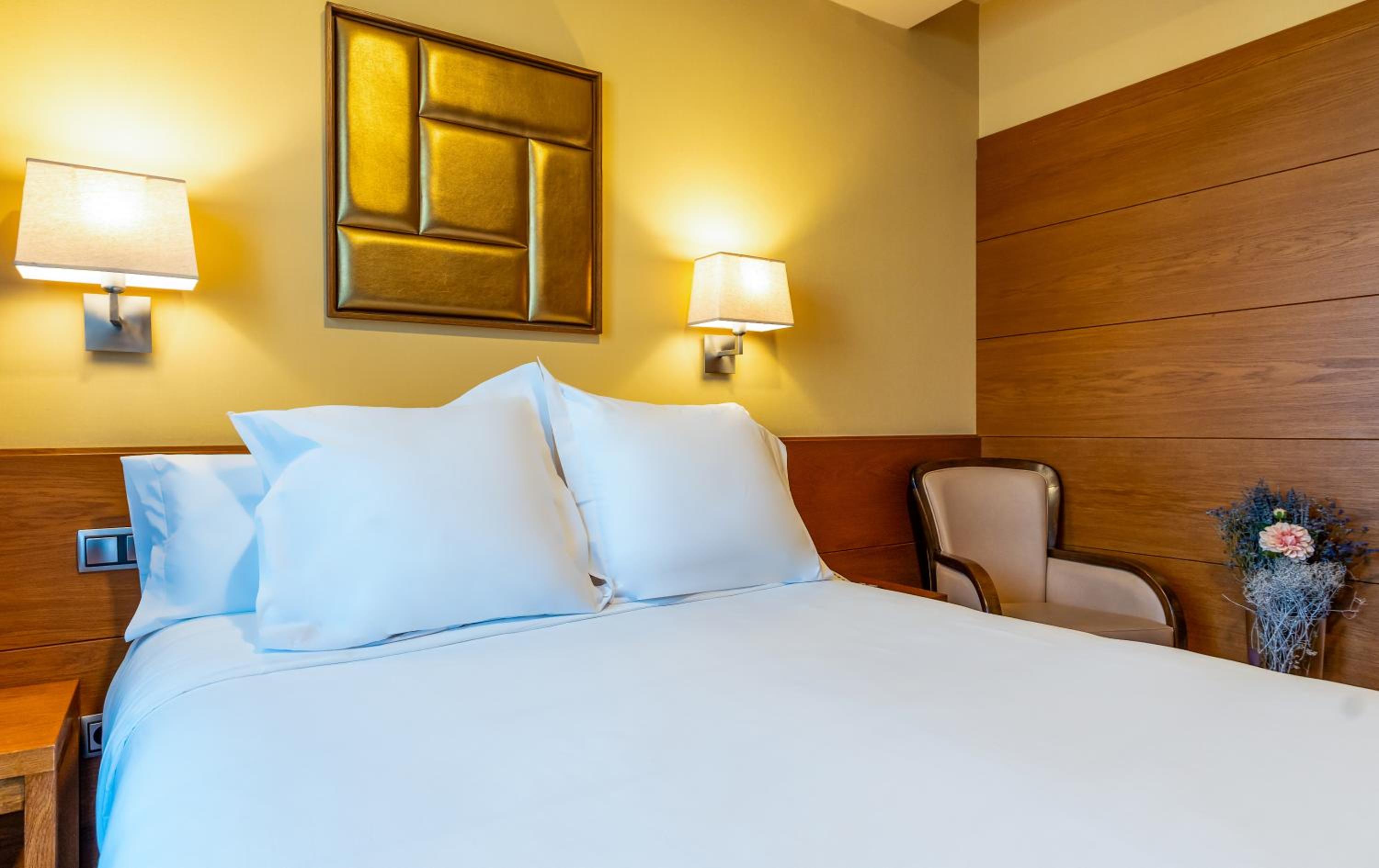 Double or Twin Room - Photo 4