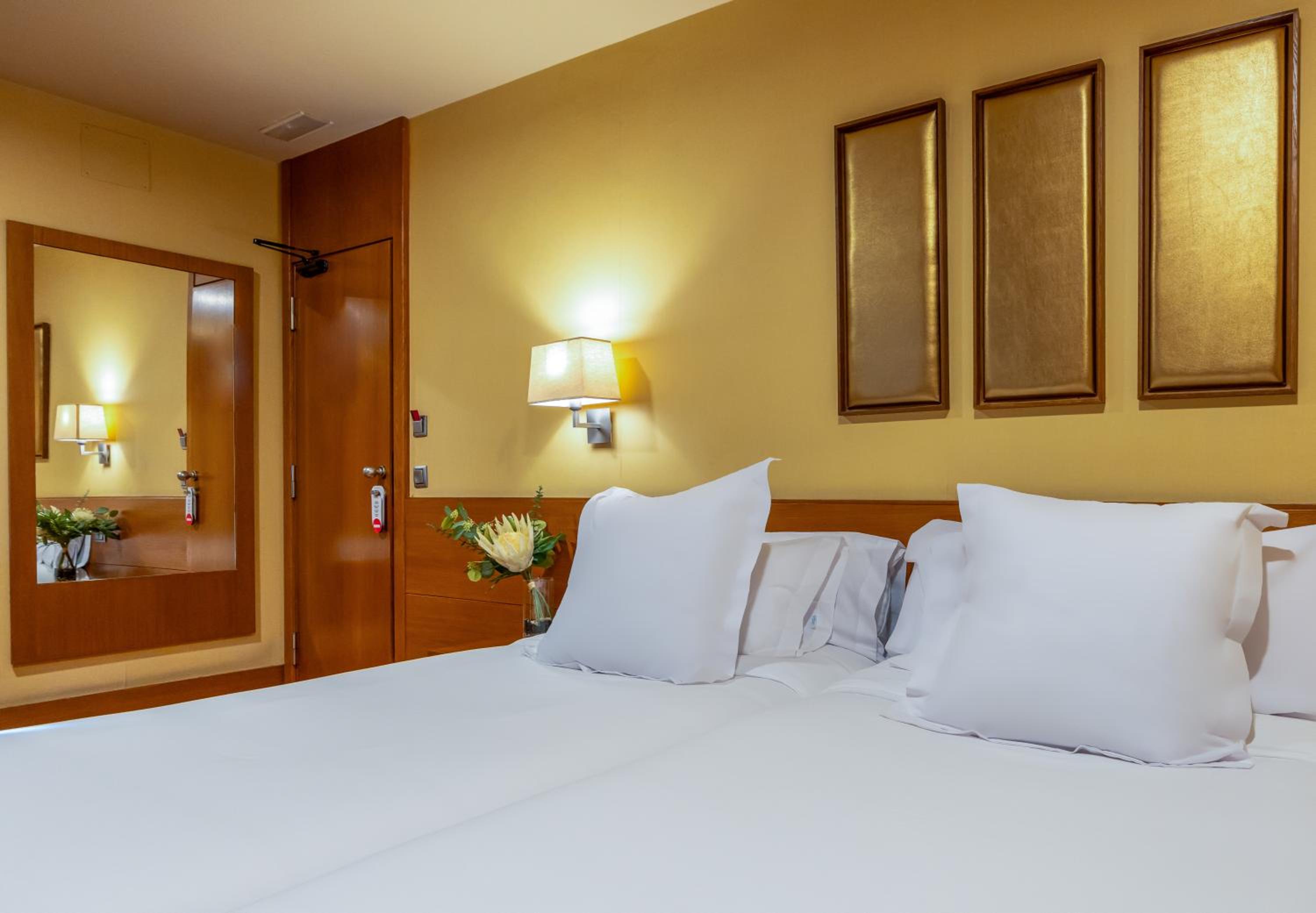 Double or Twin Room - Photo 17