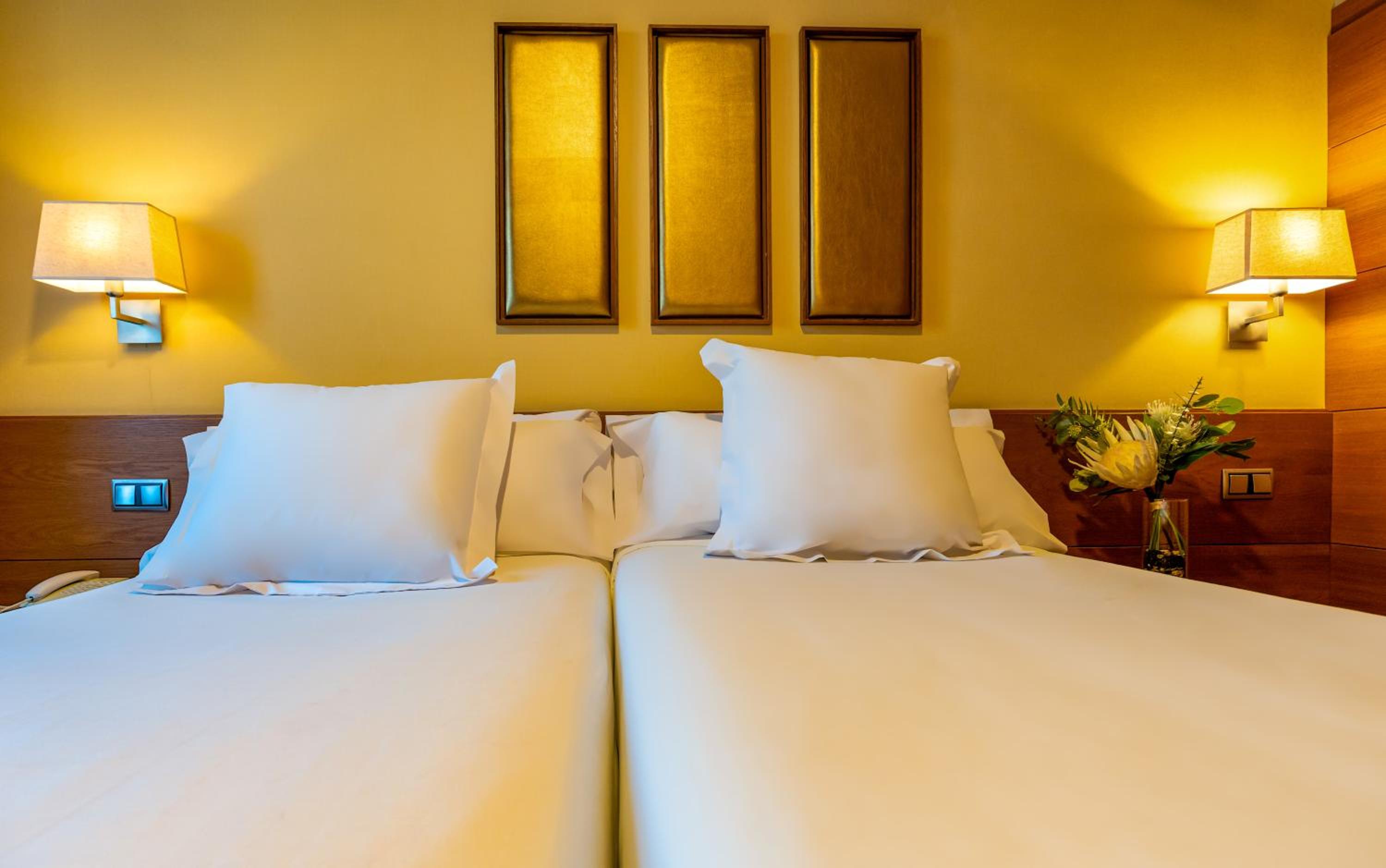 Double or Twin Room - Photo 5