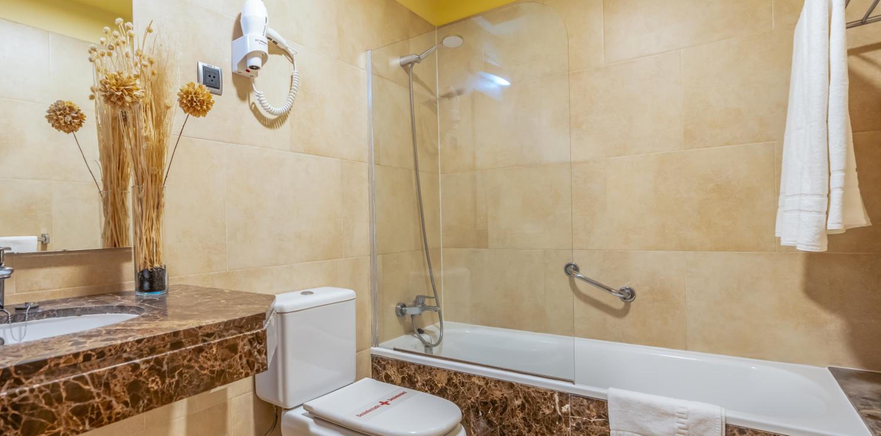 Double or Twin Room - Photo 16