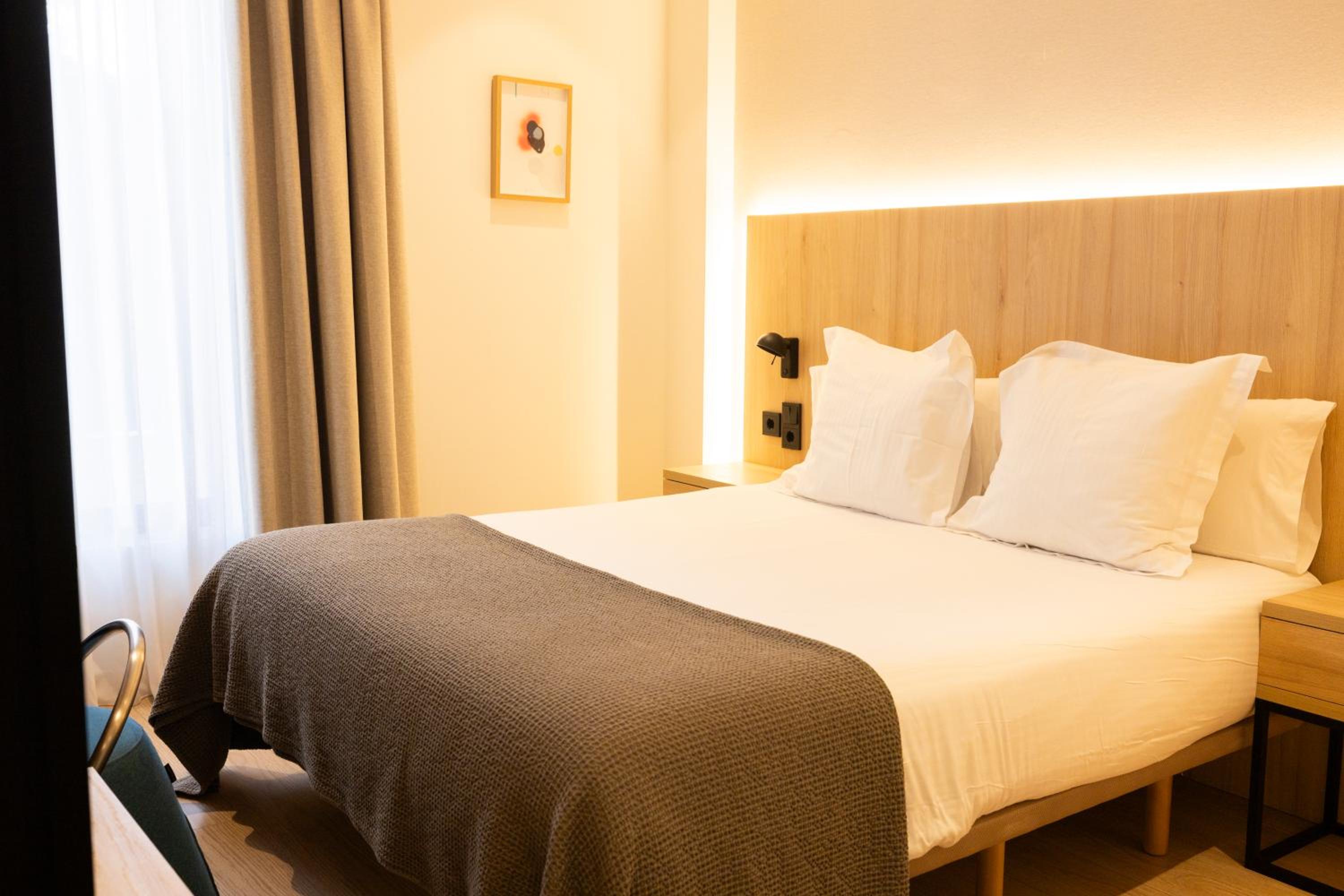 Double Room - Photo 7