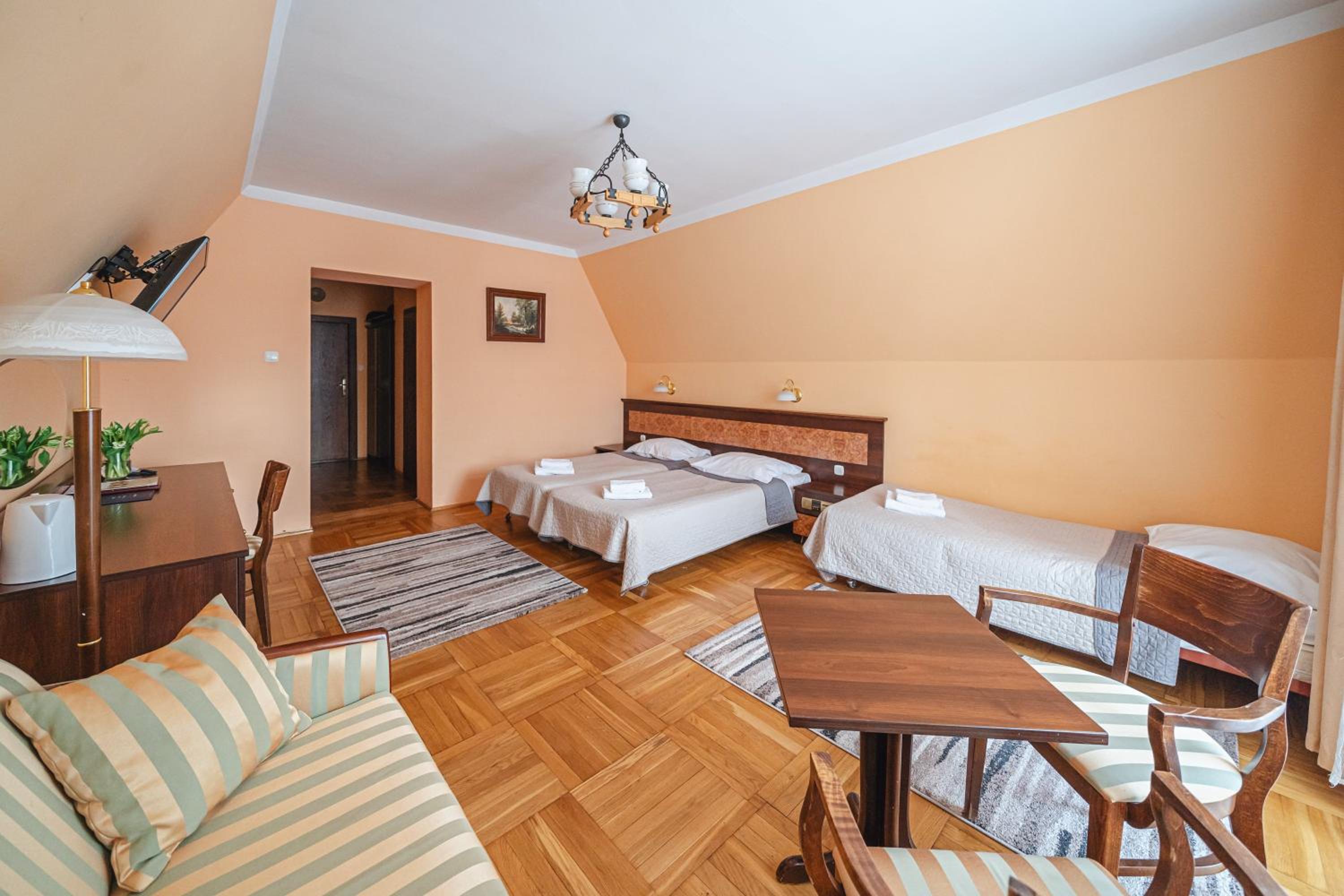 Triple Room - Photo 6