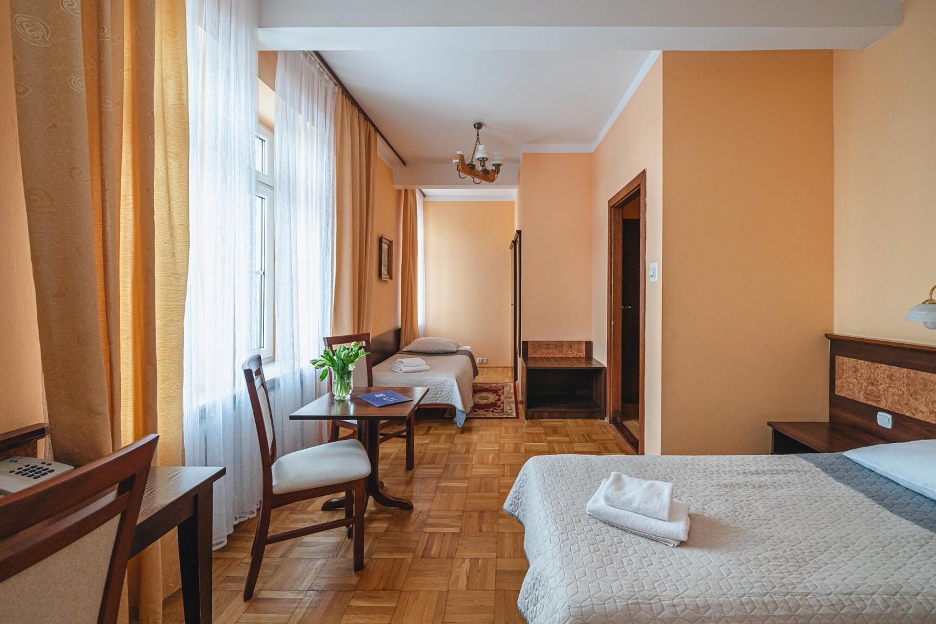 Triple Room - Photo 9