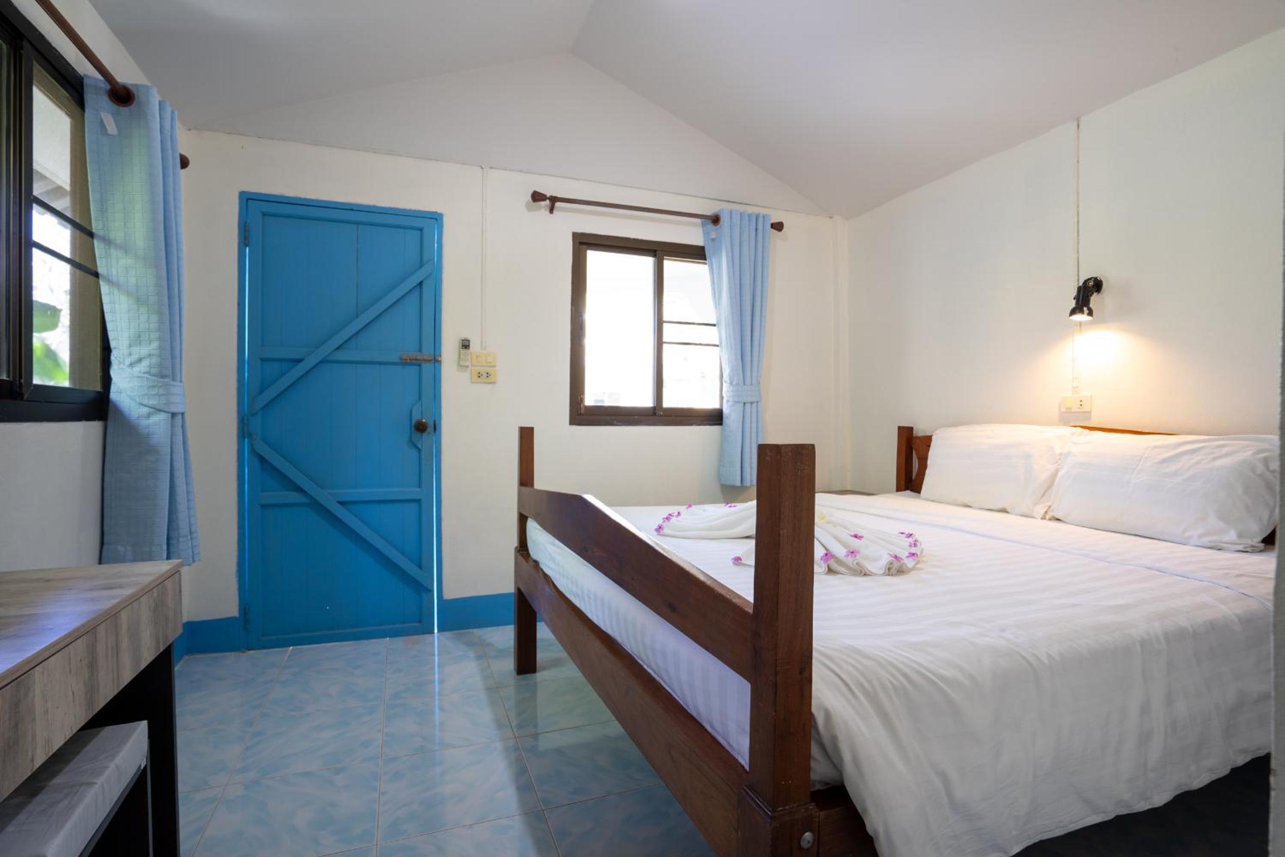 Superior Bungalow - Photo 3