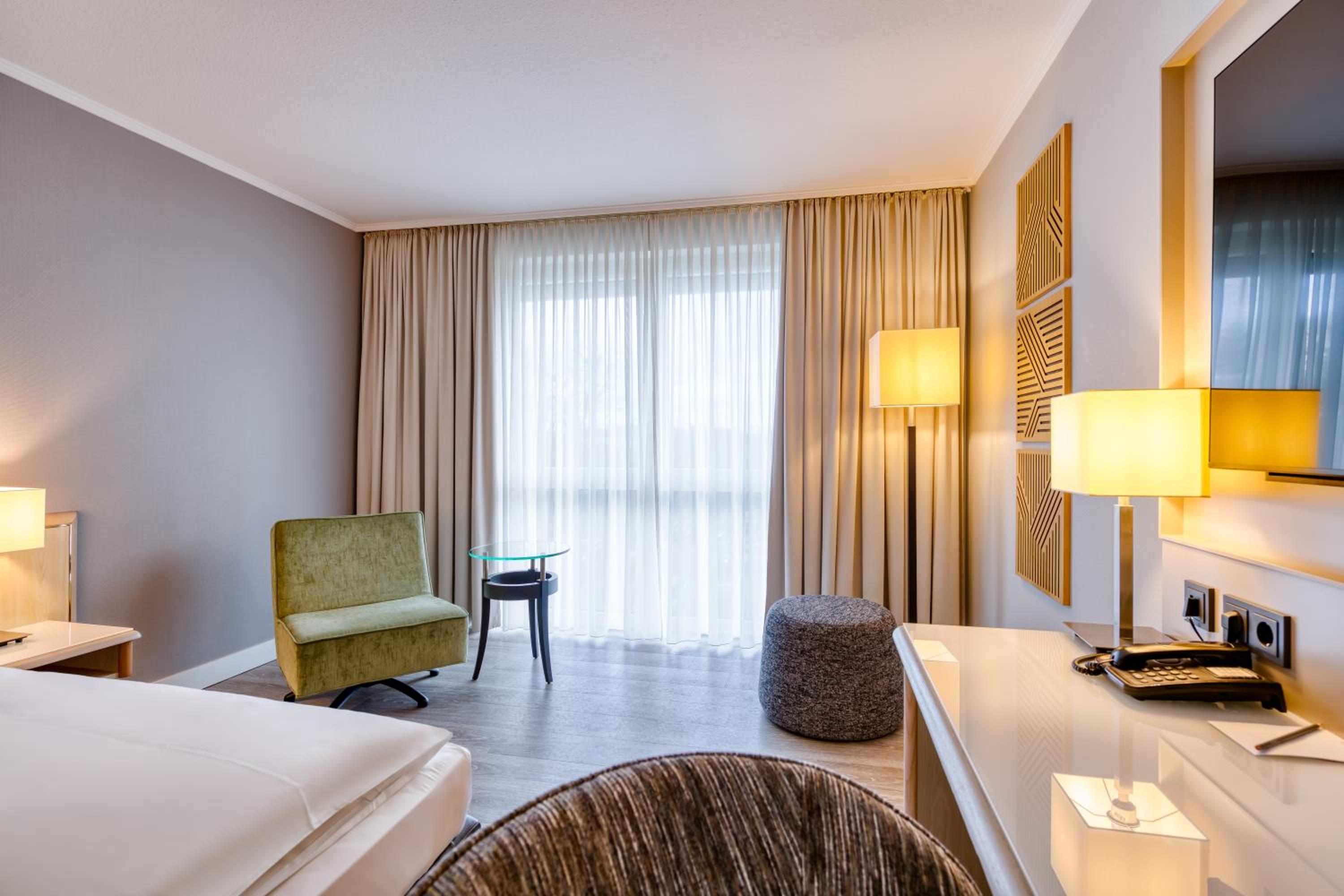 Privilege Room with Queen-Size Bed - Photo 6