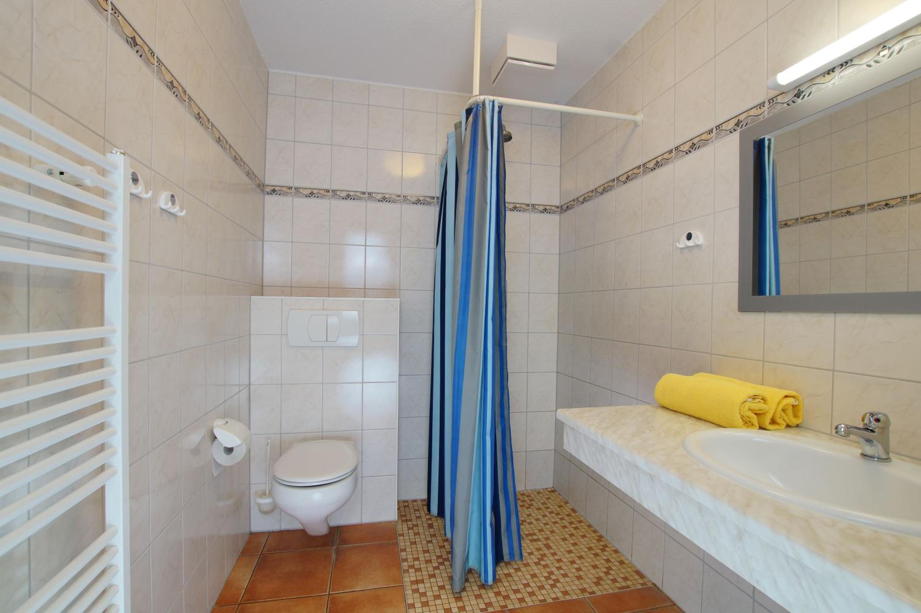 Twin Room With Shower photo 2