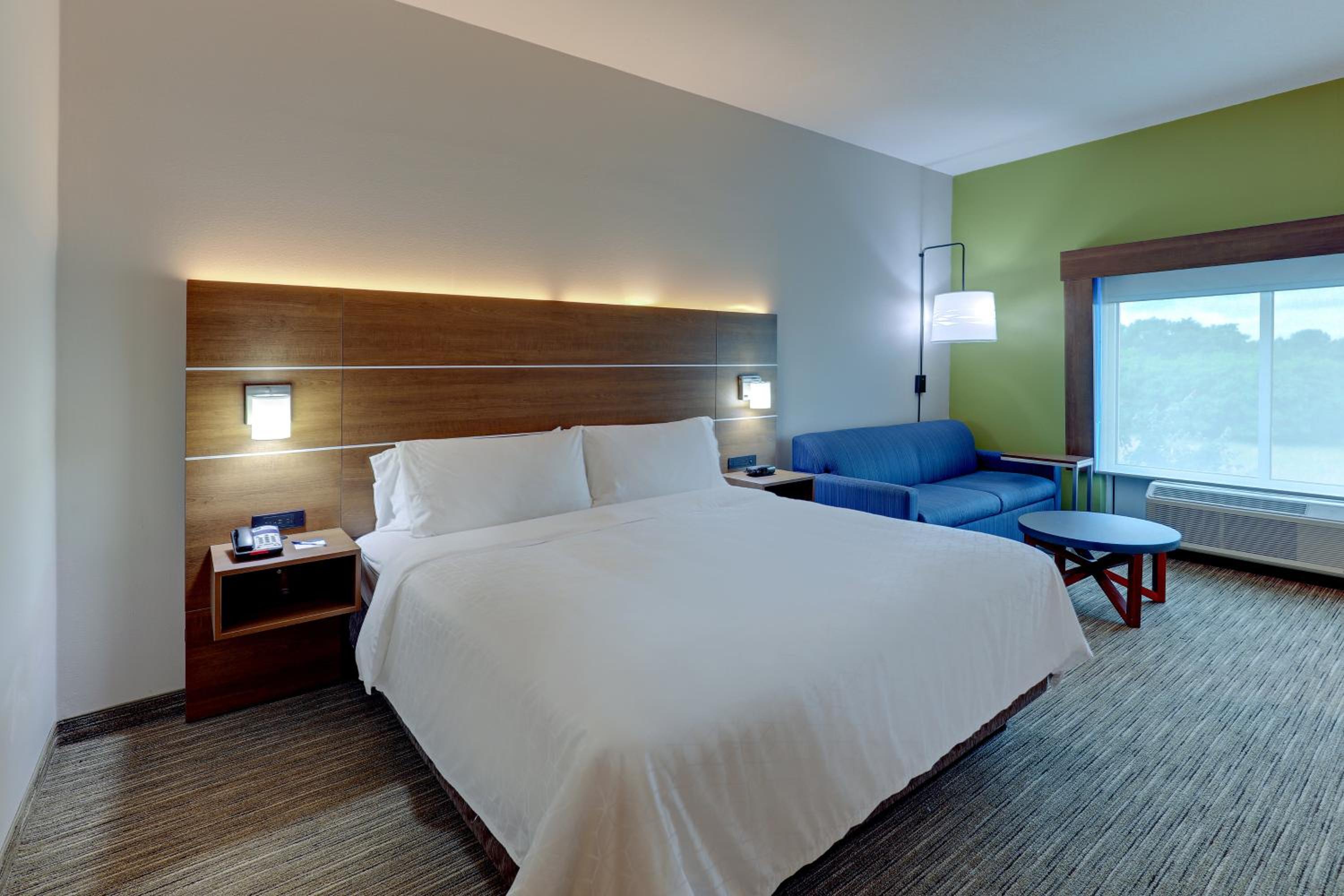 Standard King Room - Photo 1