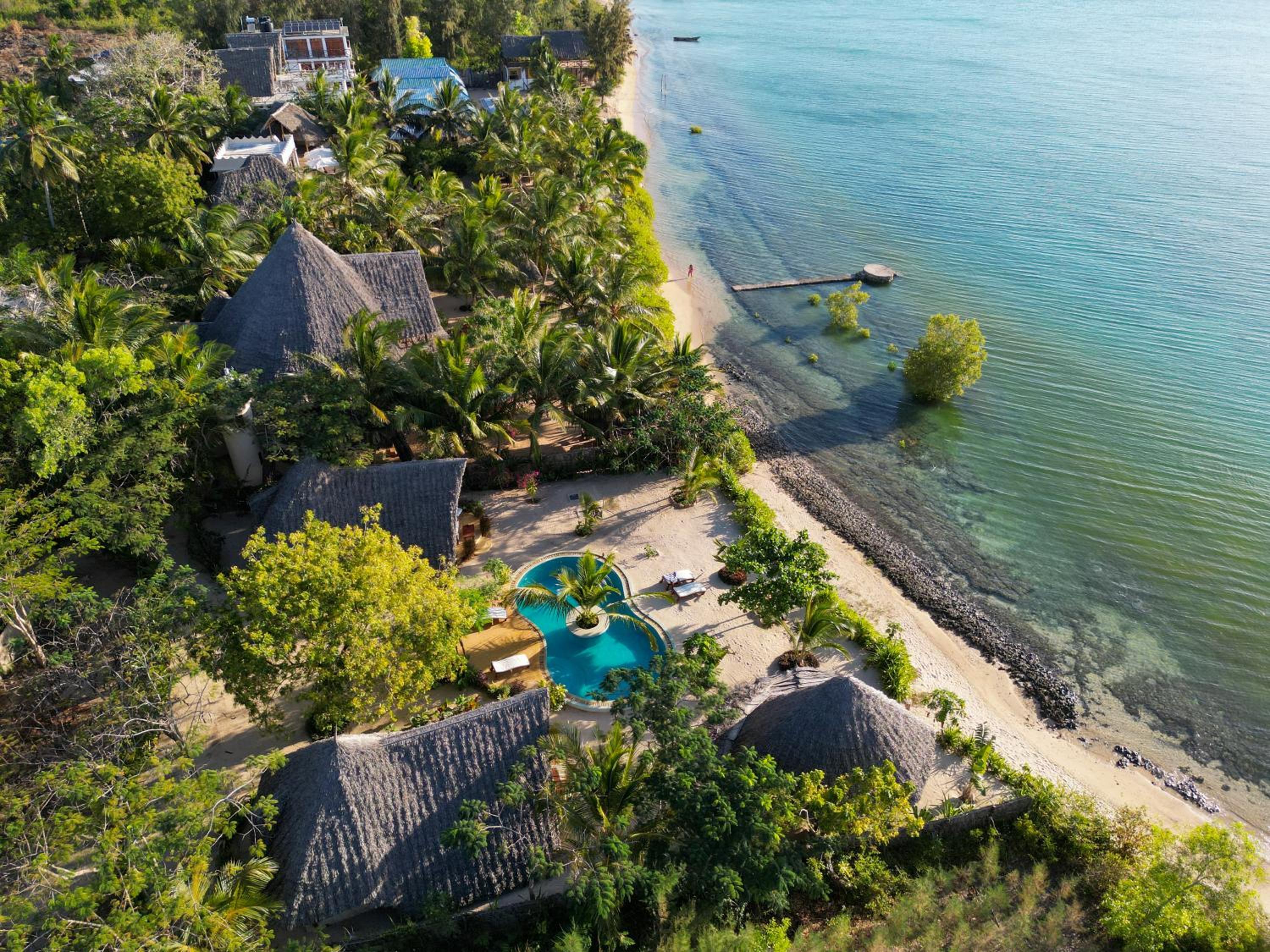 Ocean Front Bungalow - Photo 10