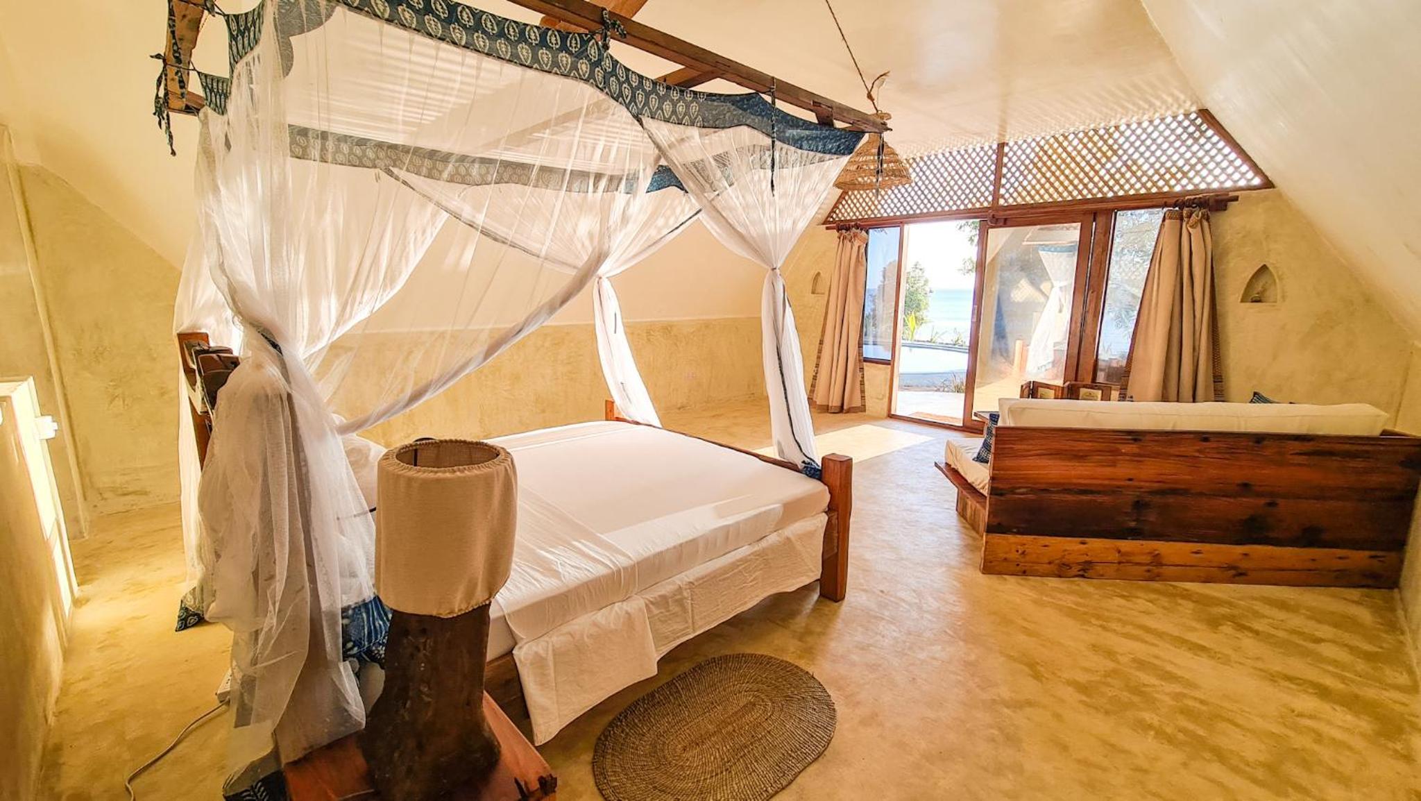 Ocean Front Bungalow - Photo 8