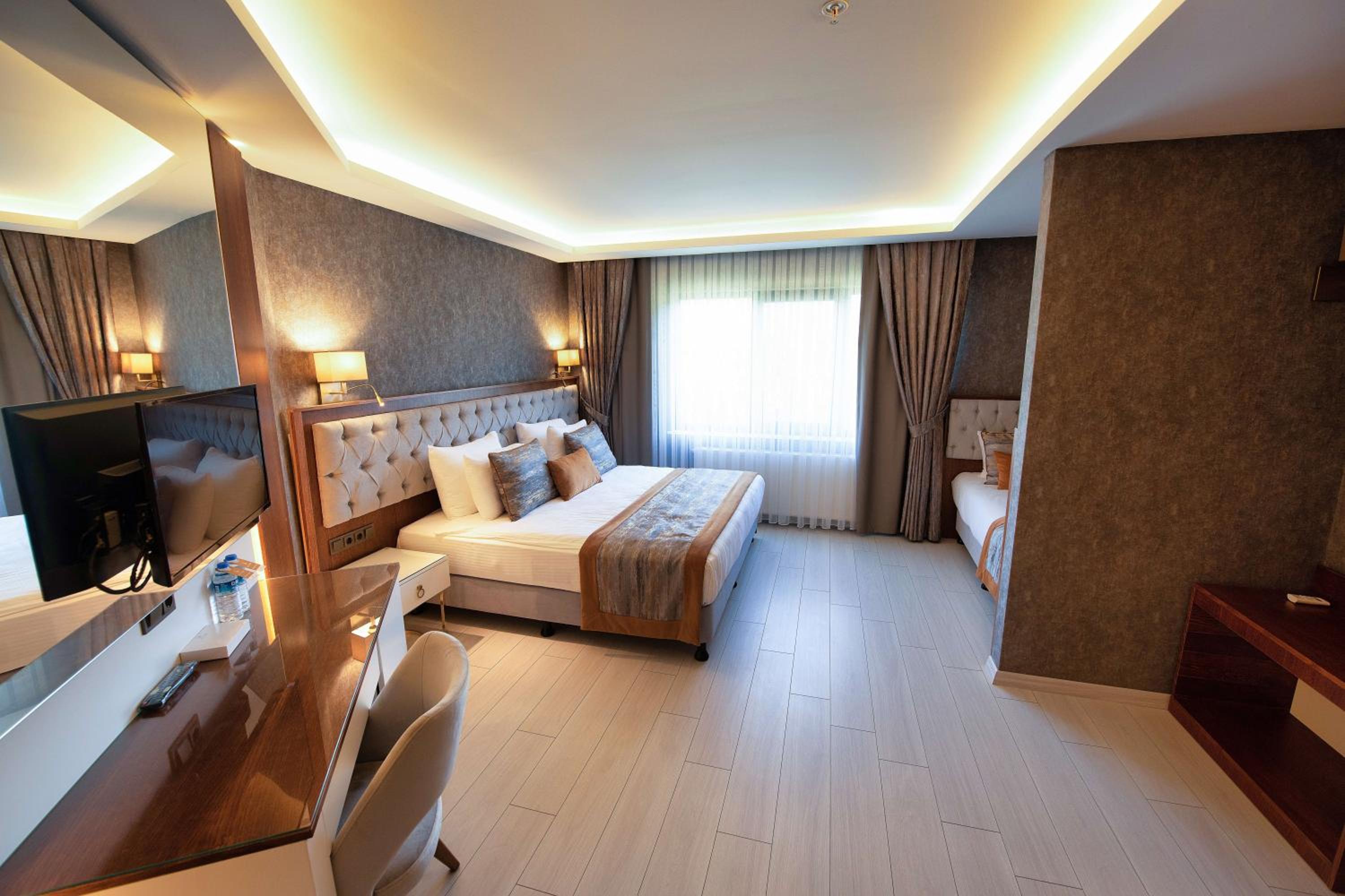 King Suite Room with jacuzzi and Sauna
