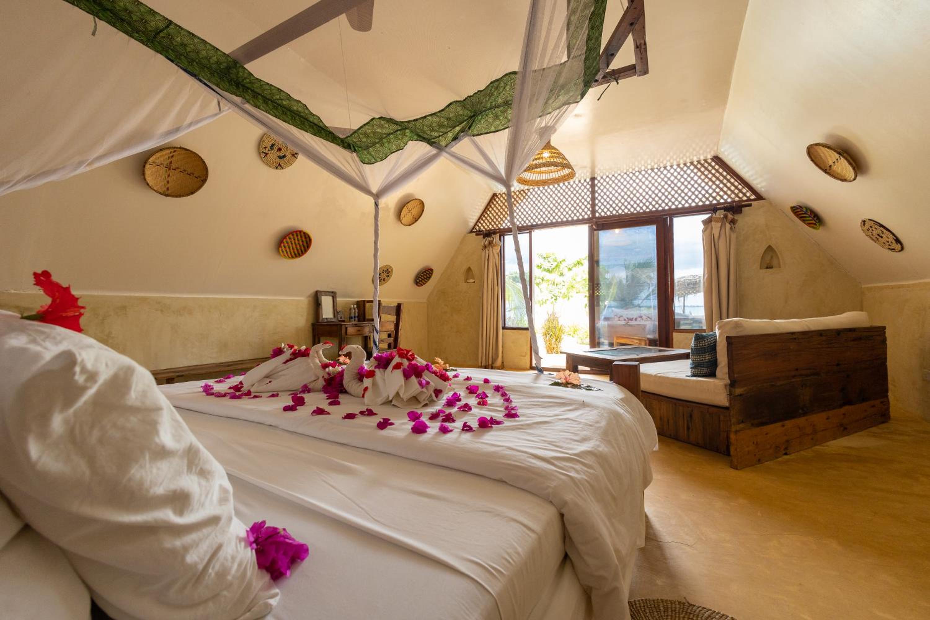 Ocean Front Bungalow - Photo 9