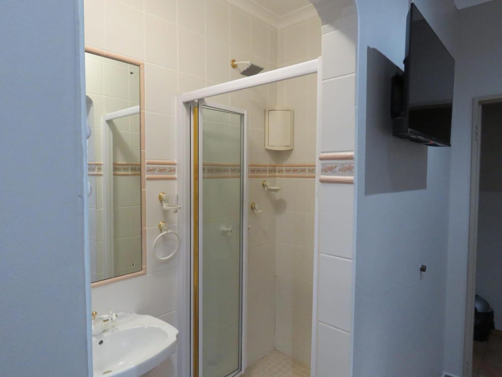 Double Room with Private Bathroom photo 2