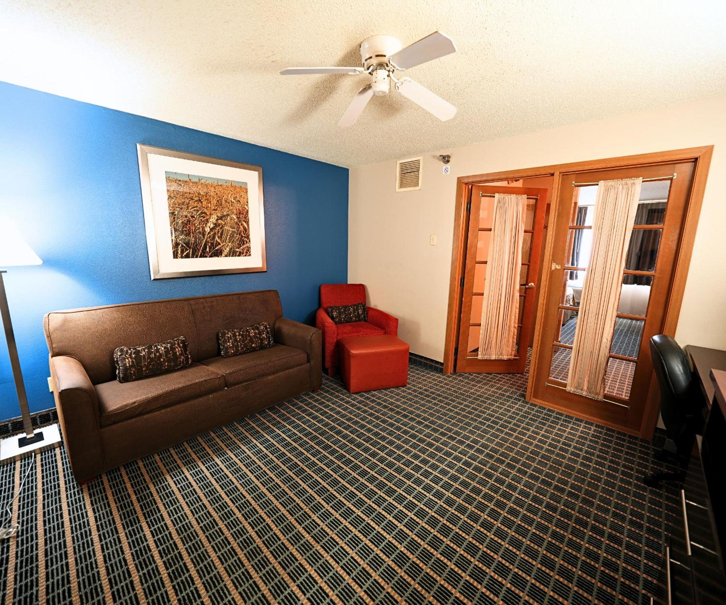 Studio King Suite with Sofa Bed - Non-Smoking - Photo 1