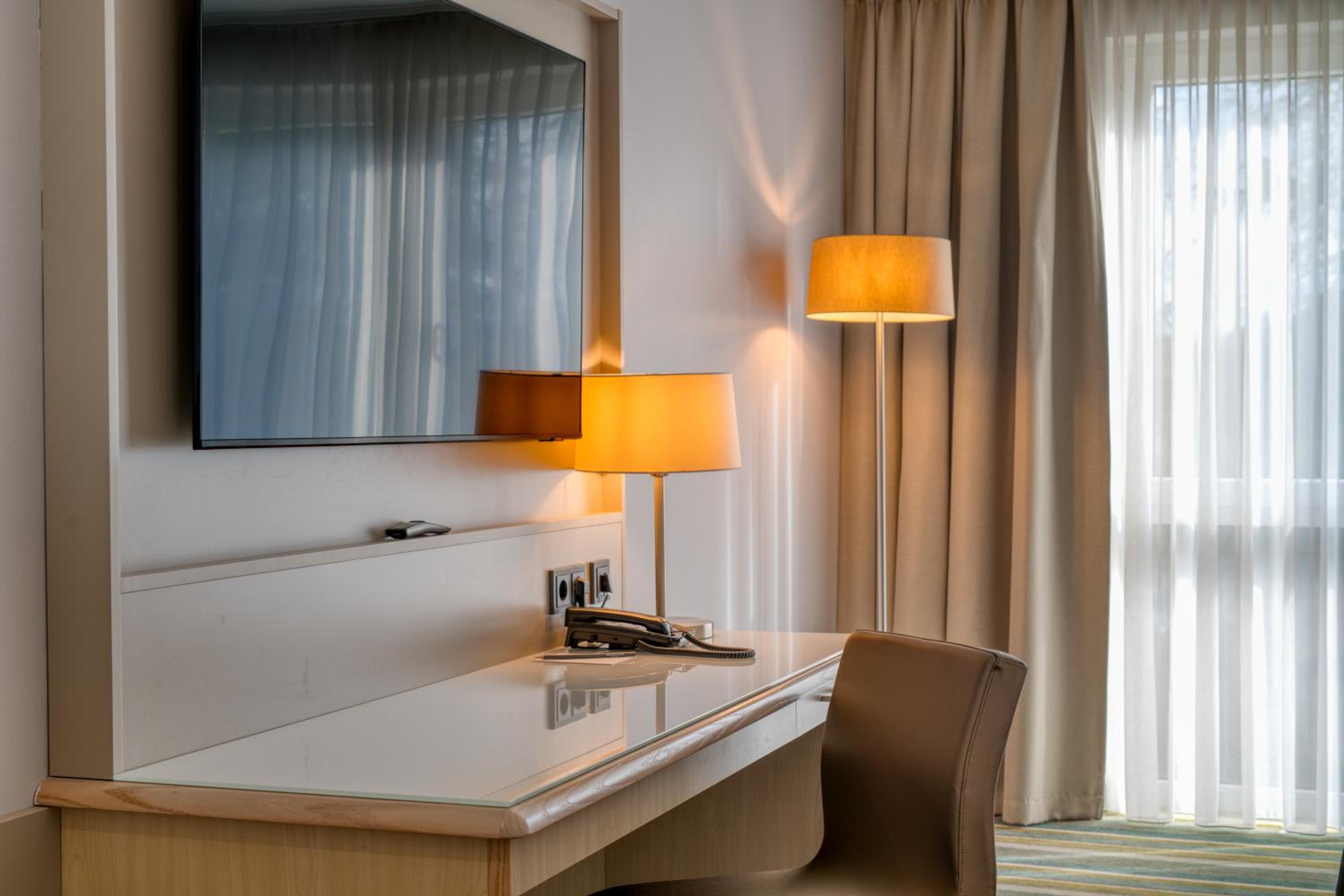 Privilege Room with Queen-Size Bed - Photo 1