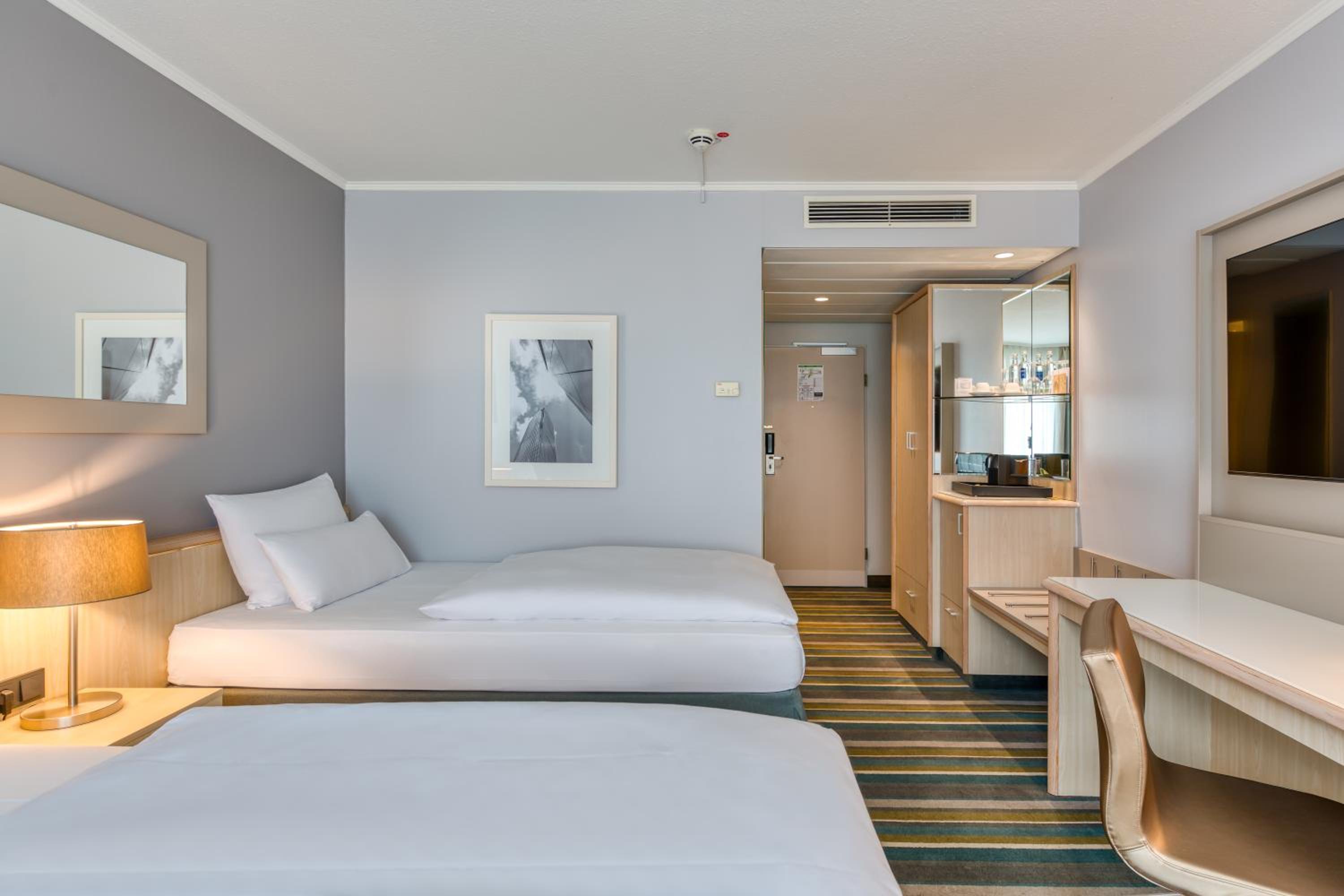 Standard Twin Room - Photo 5