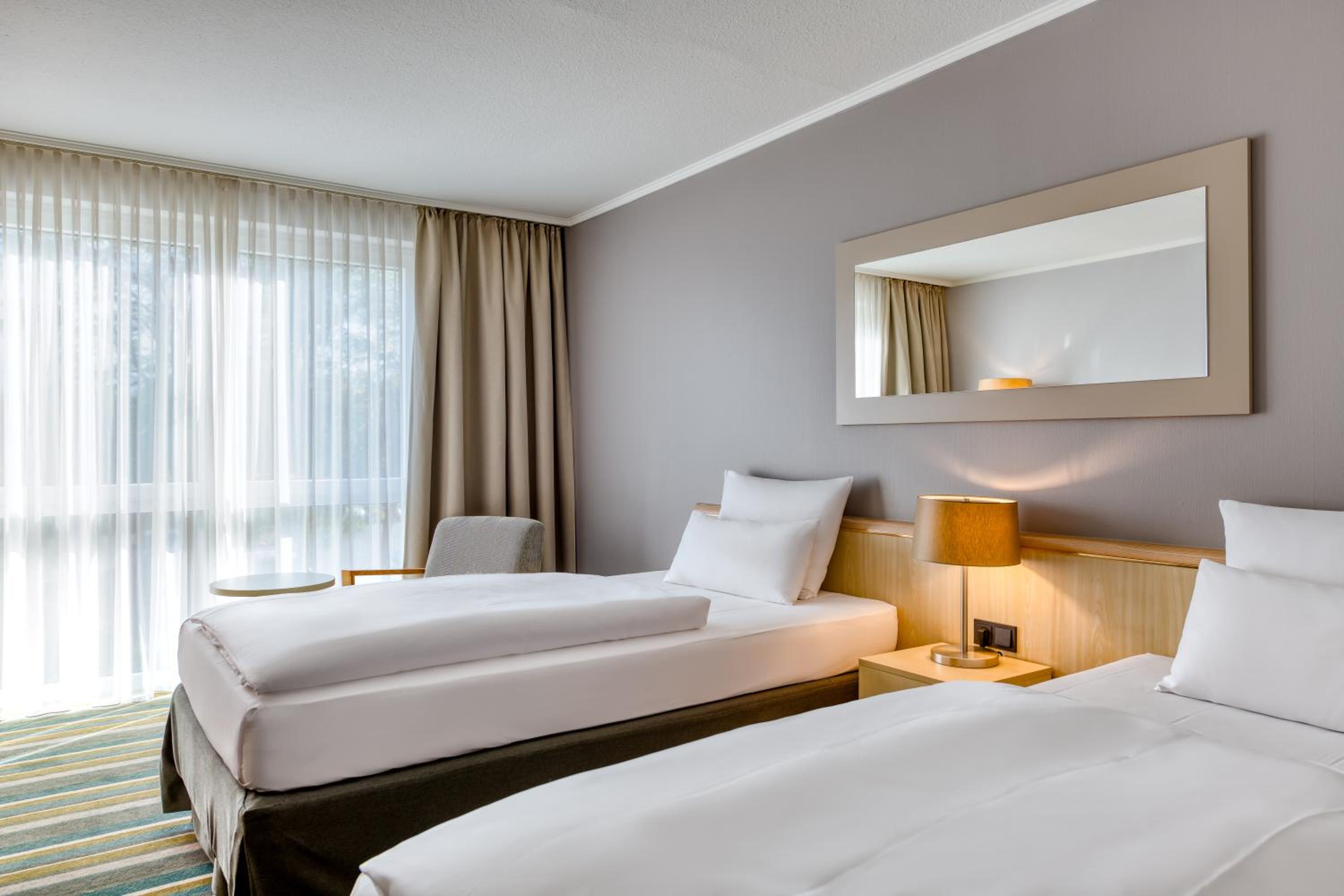 Standard Twin Room - Photo 6