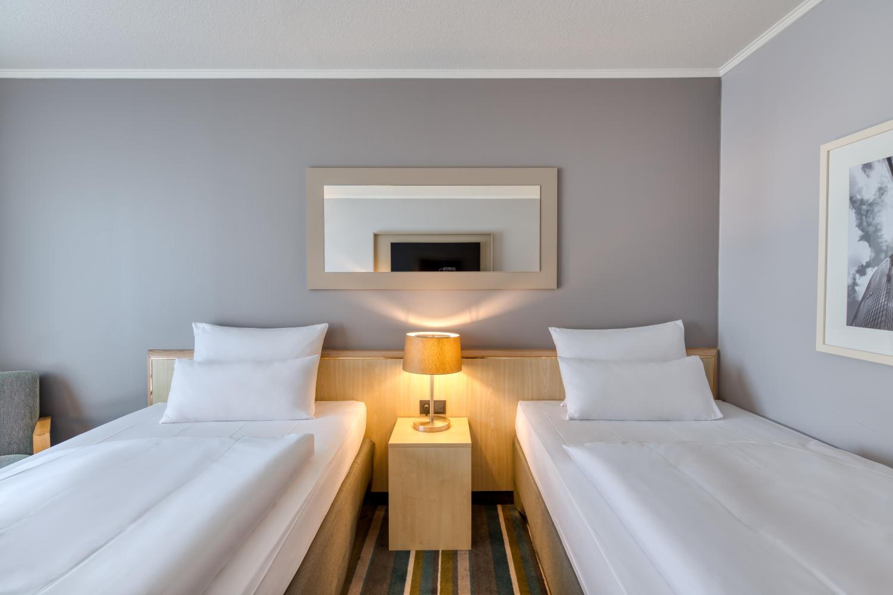 Standard Twin Room - Photo 4