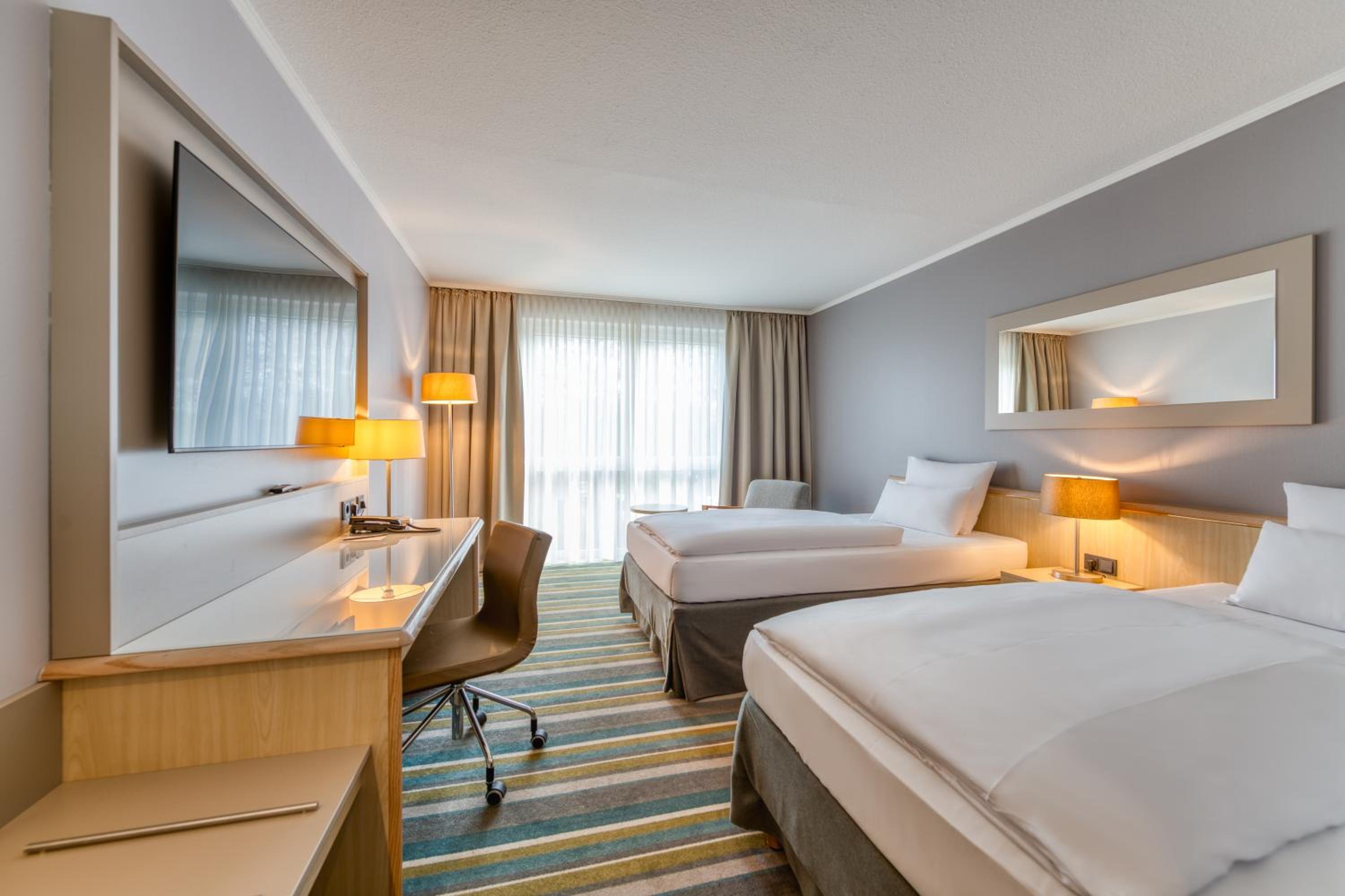 Standard Twin Room - Photo 3
