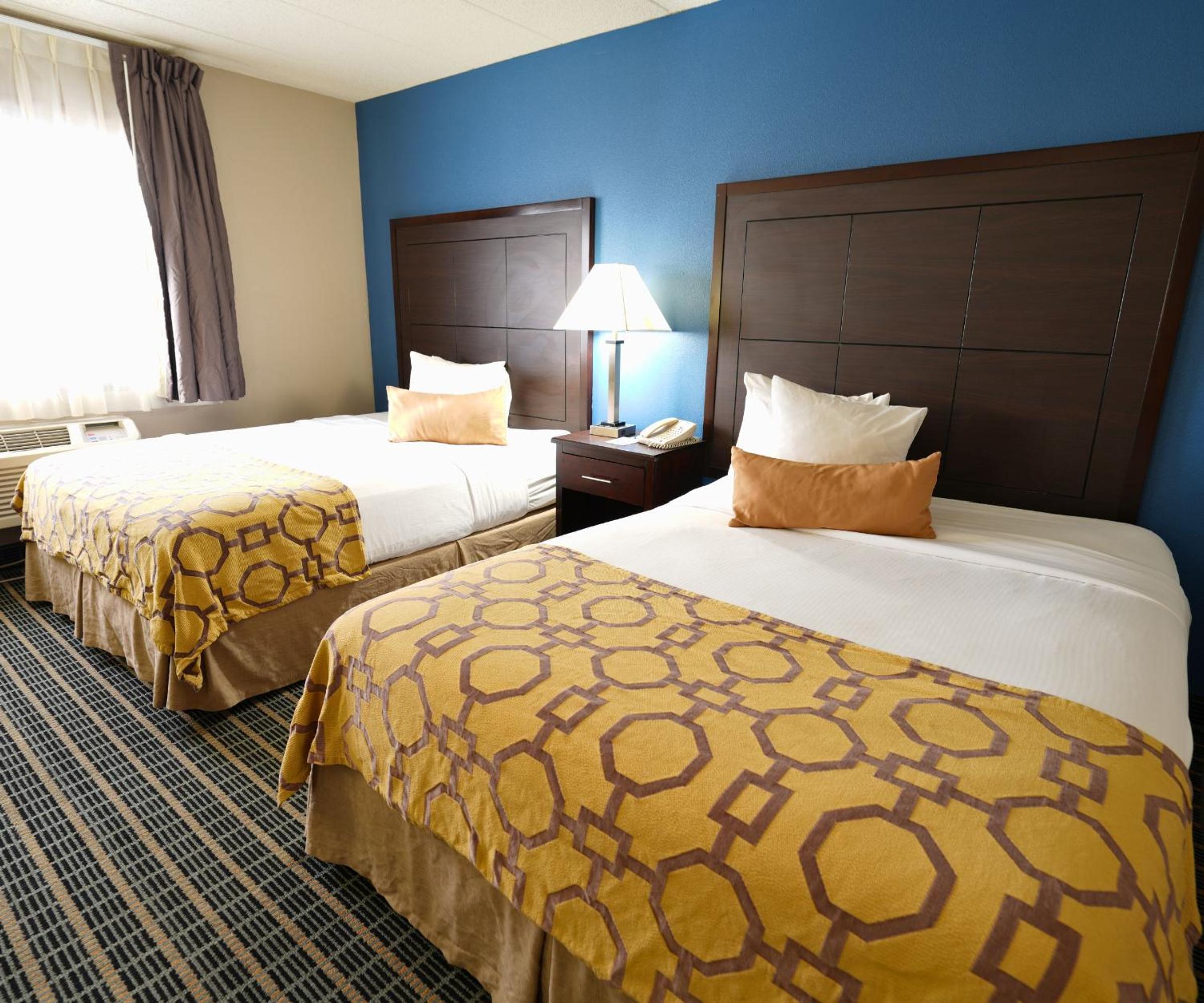 Queen Room with Two Queen Beds - Non-Smoking - Photo 1