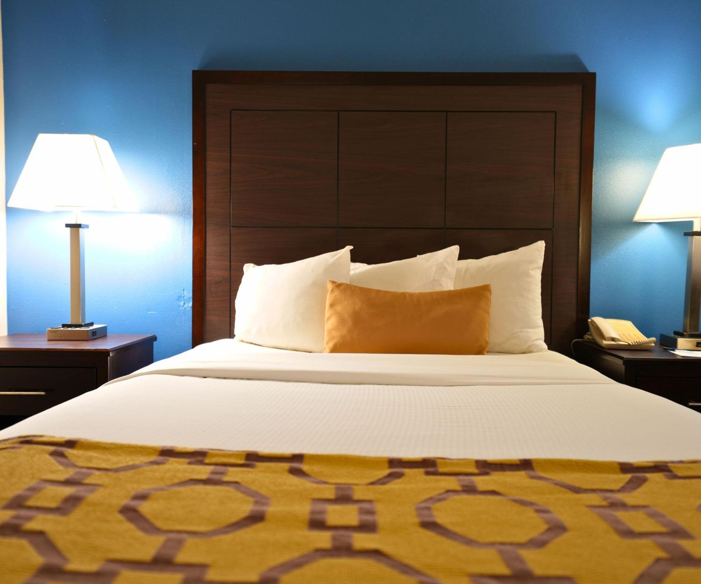 Queen Room - Disability Access - Non-Smoking - Photo 2