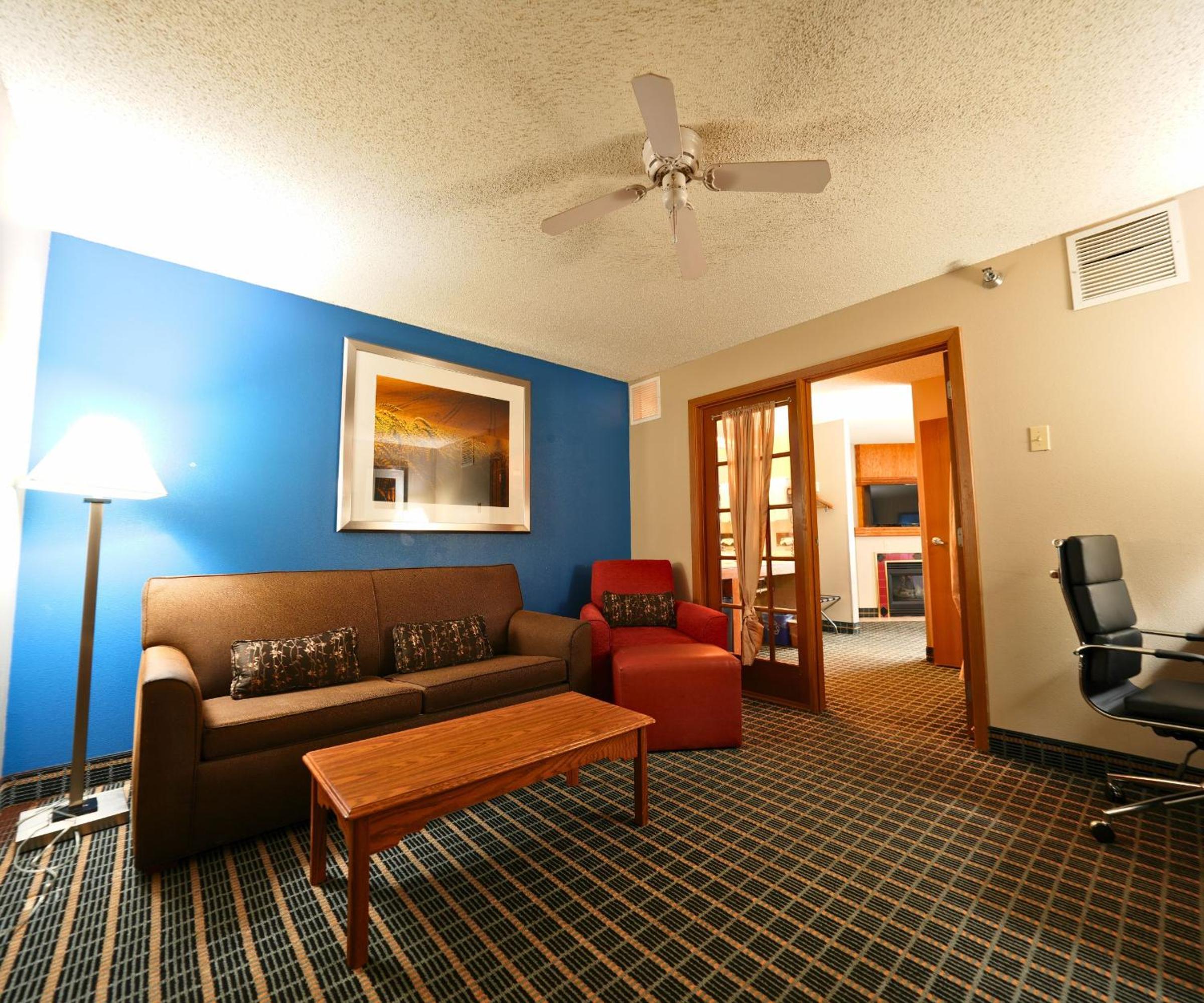 Studio King Suite with Sofa Bed and Jetted Tub - Non-Smoking - Photo 1