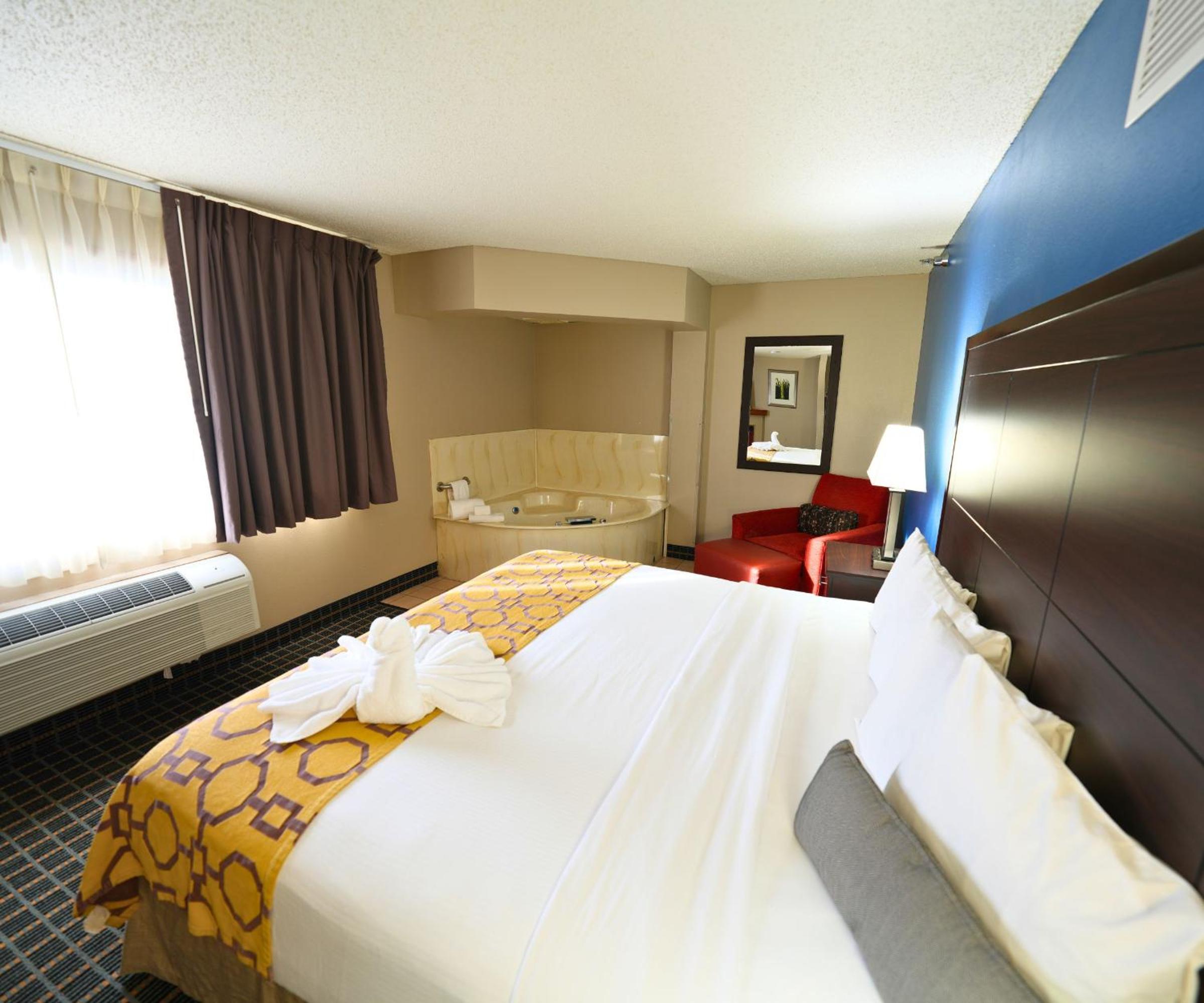 Studio King Suite with Sofa Bed and Jetted Tub - Non-Smoking - Photo 2
