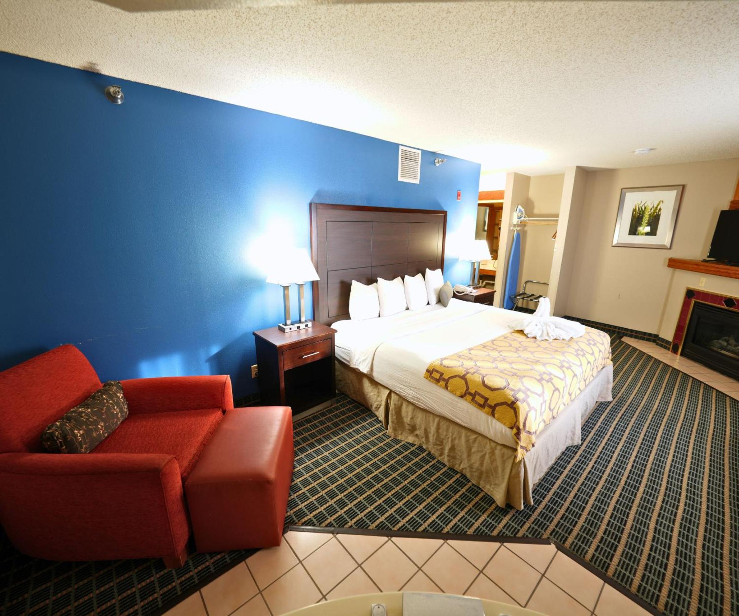 Studio King Suite with Sofa Bed and Jetted Tub - Non-Smoking - Photo 4