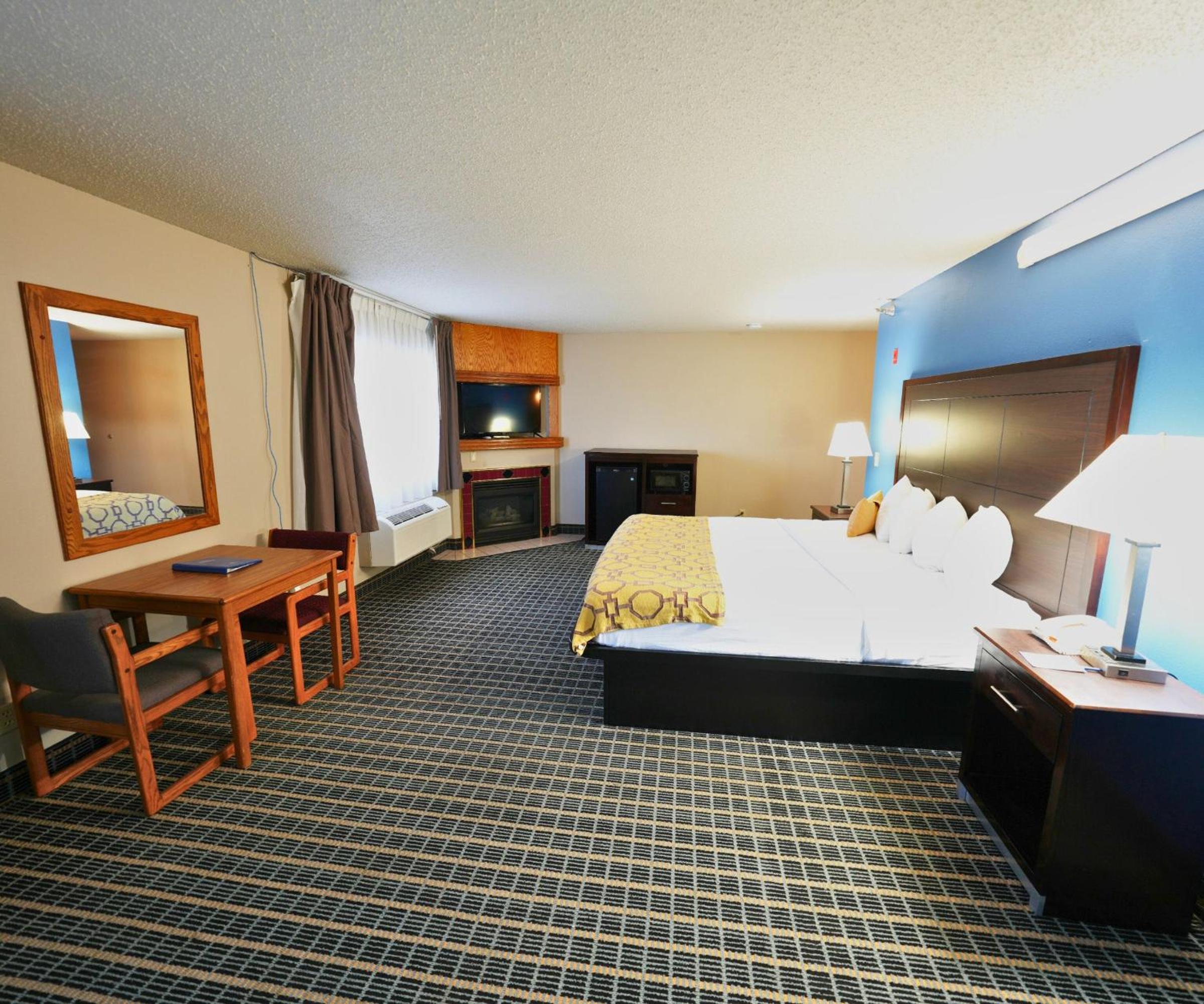 King Suite with Kitchen - Non-Smoking - Photo 1