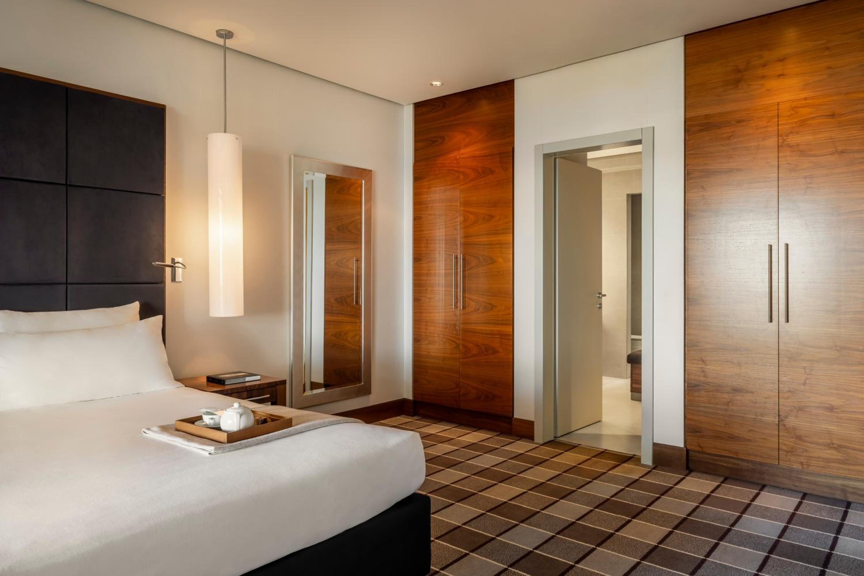 Executive Suite - Photo 4