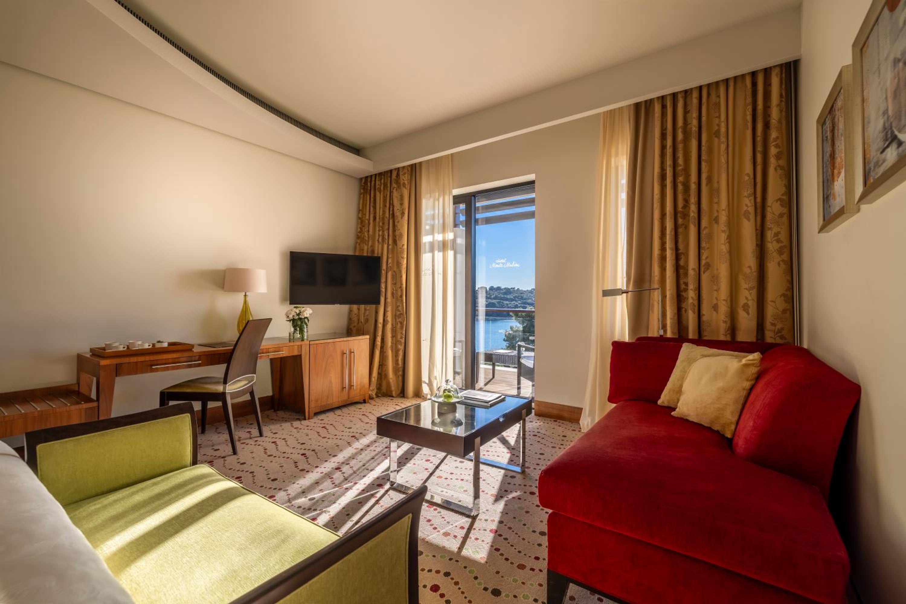  Premium Accessible Room - Photo 3