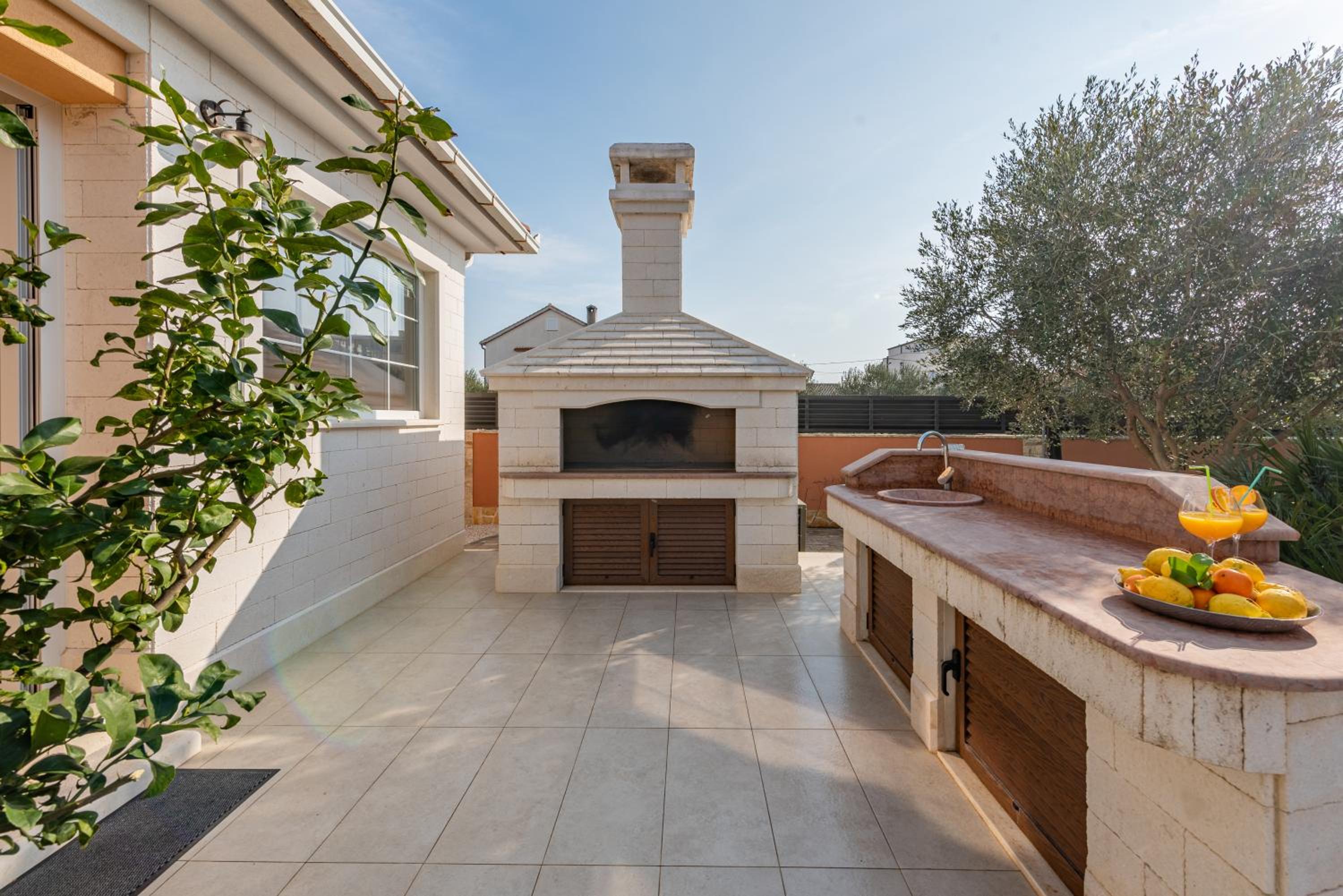 Villa photo 2