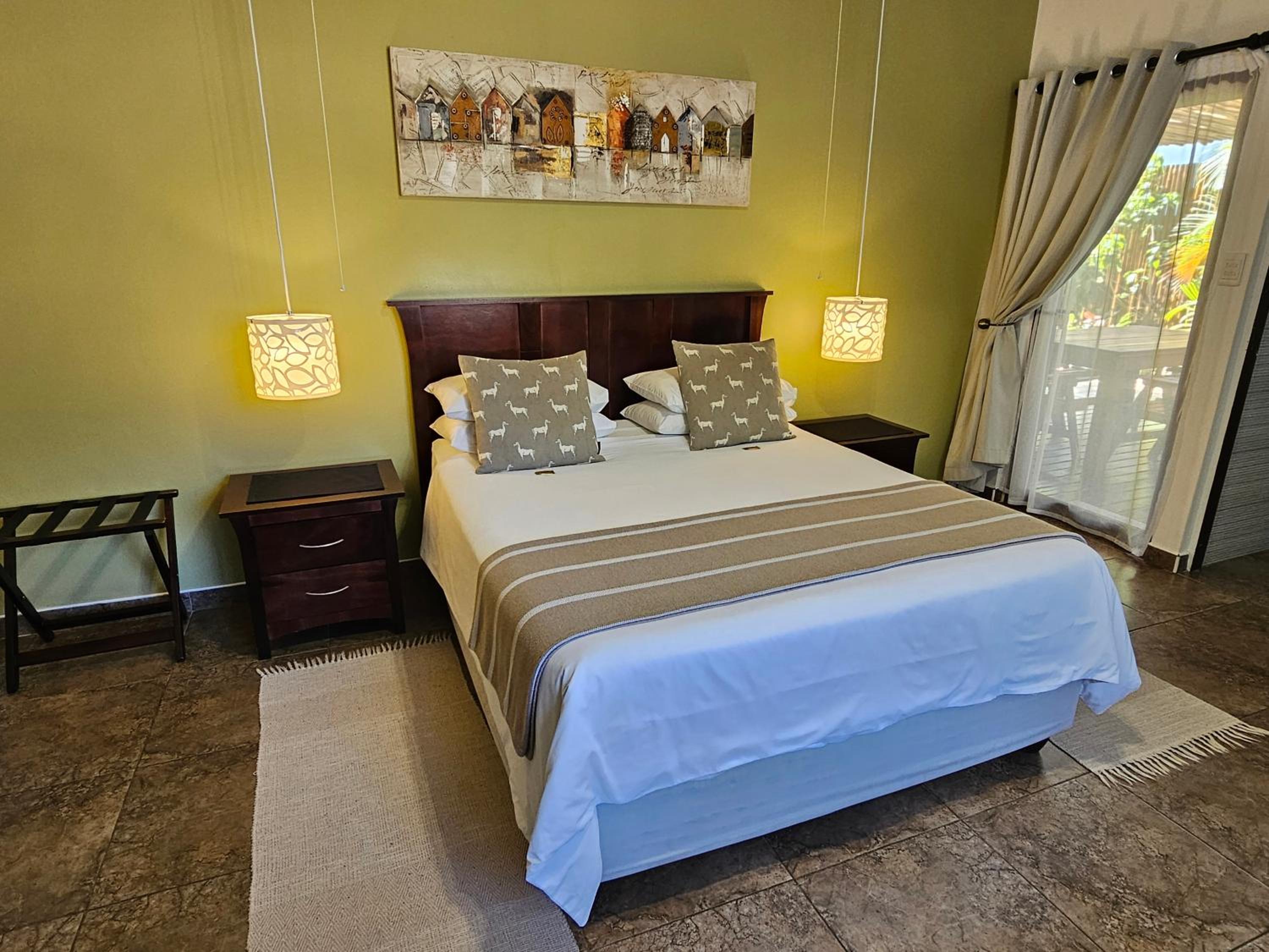 Deluxe Twin/King Garden View Room with Patio & Spa Bath photo 2