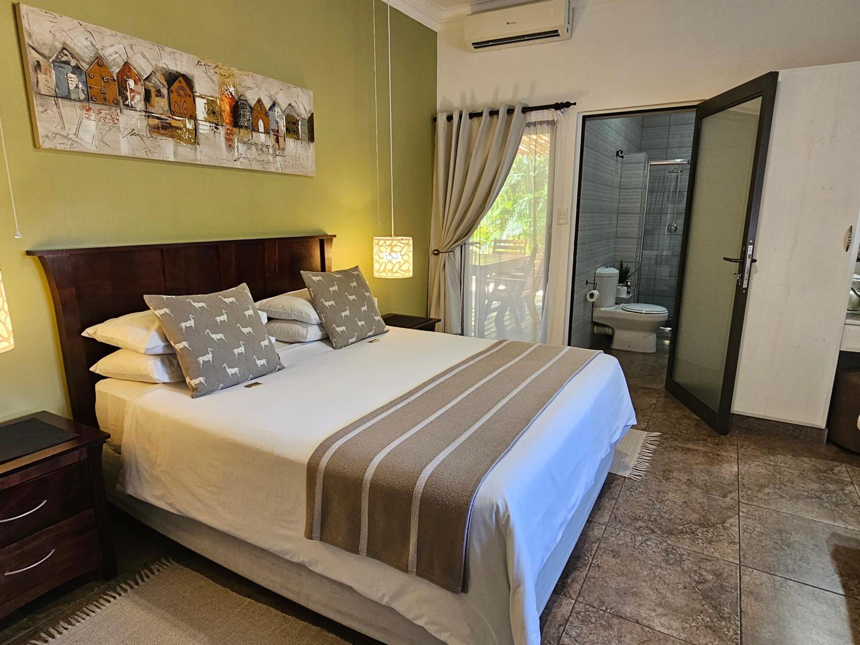 Deluxe Twin/King Garden View Room with Patio & Spa Bath photo 1