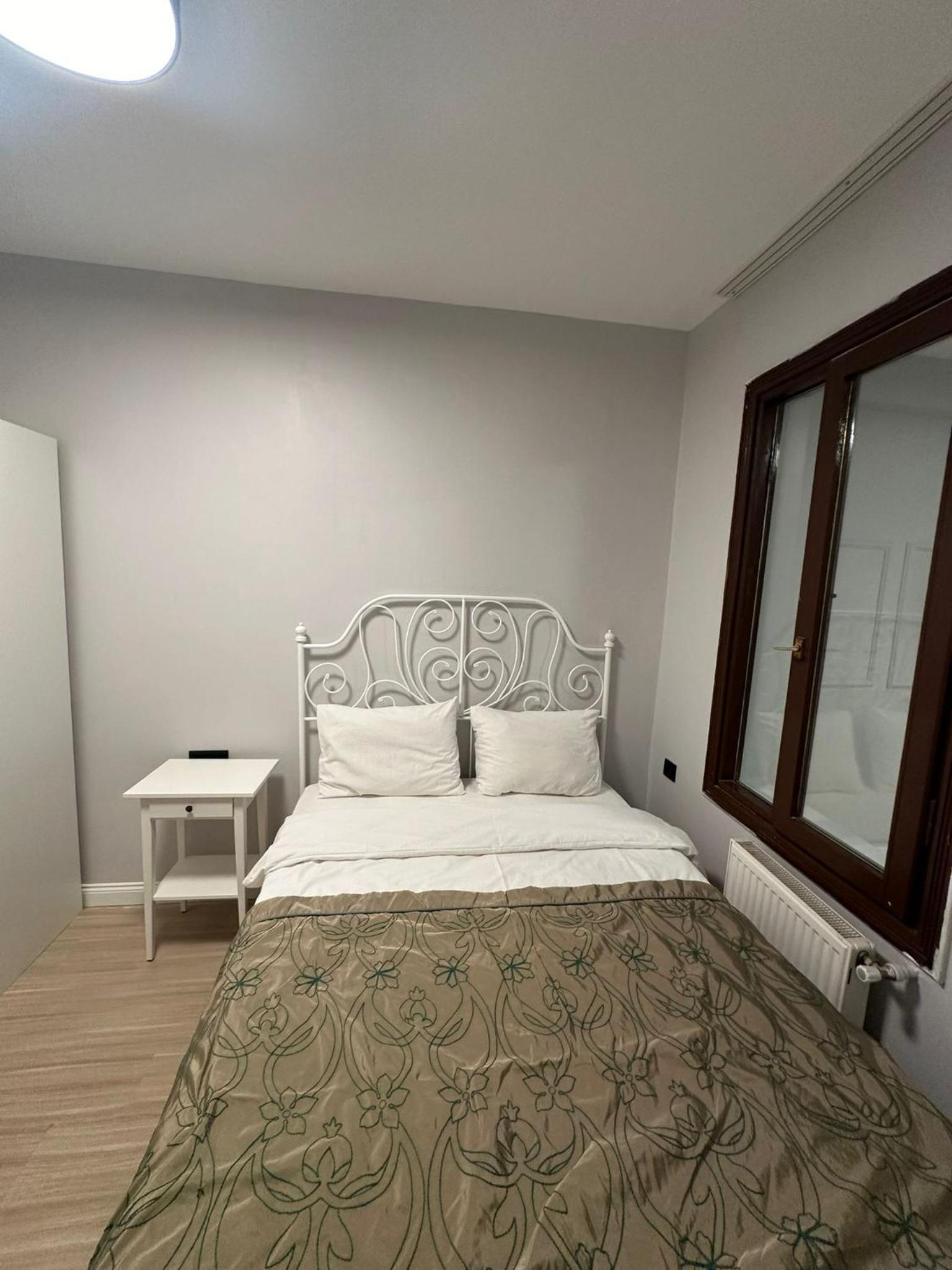 One-Bedroom Apartment - Annex photo 1