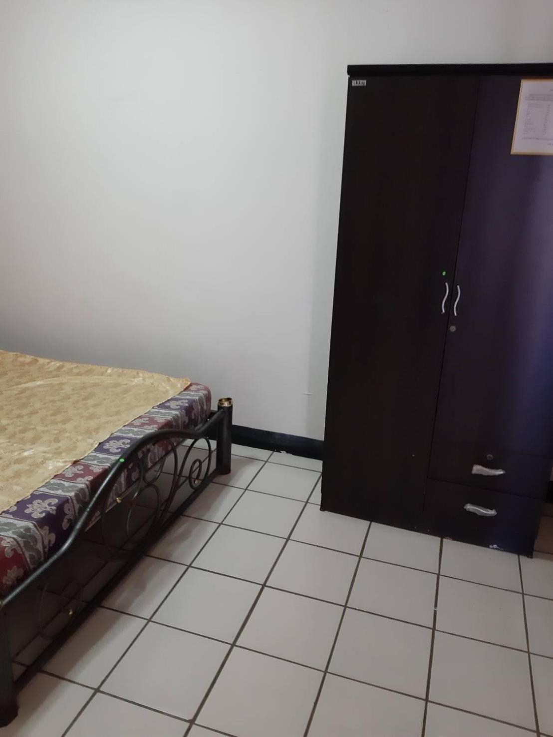 One-Bedroom Apartment - Photo 2