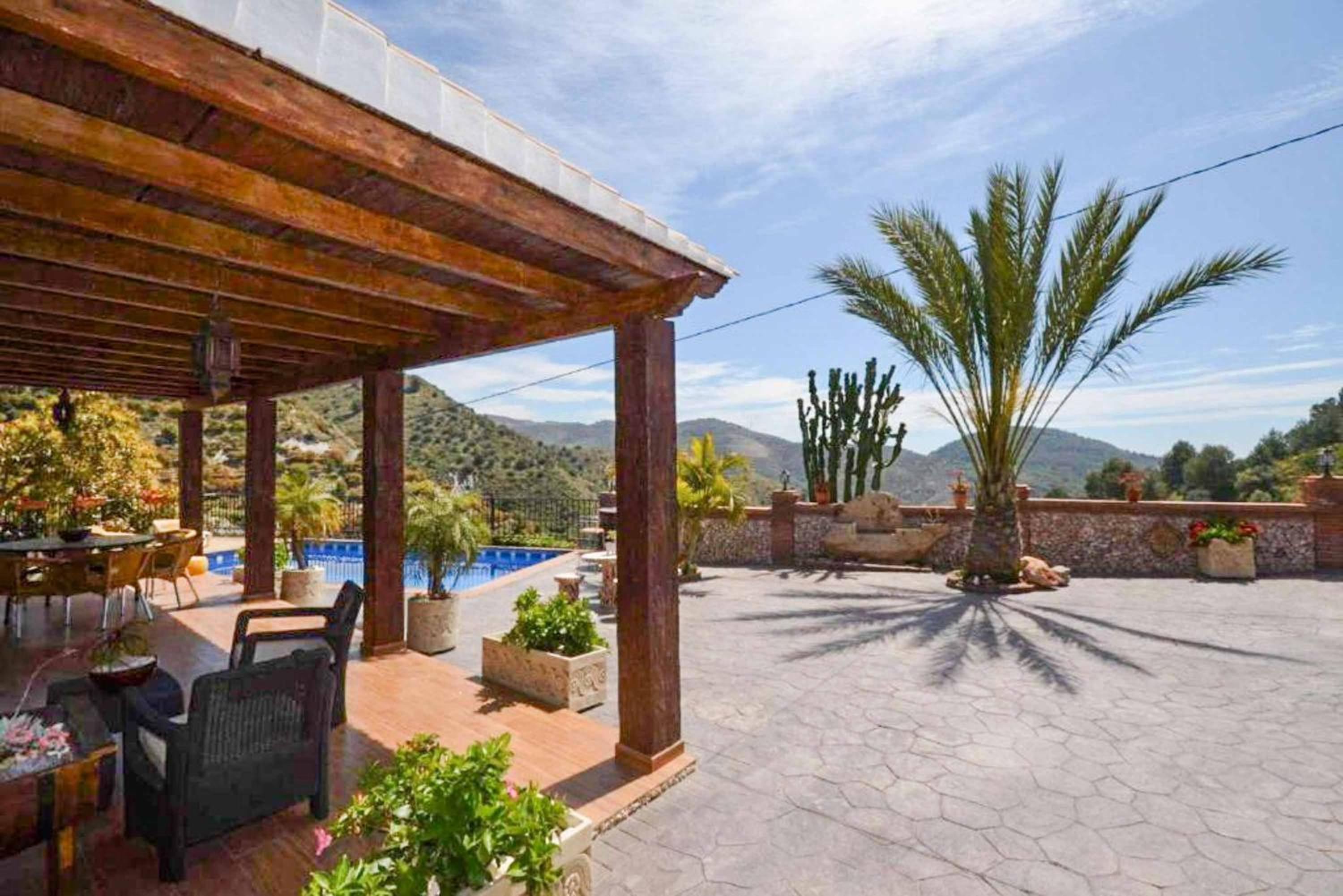 Villa photo 3