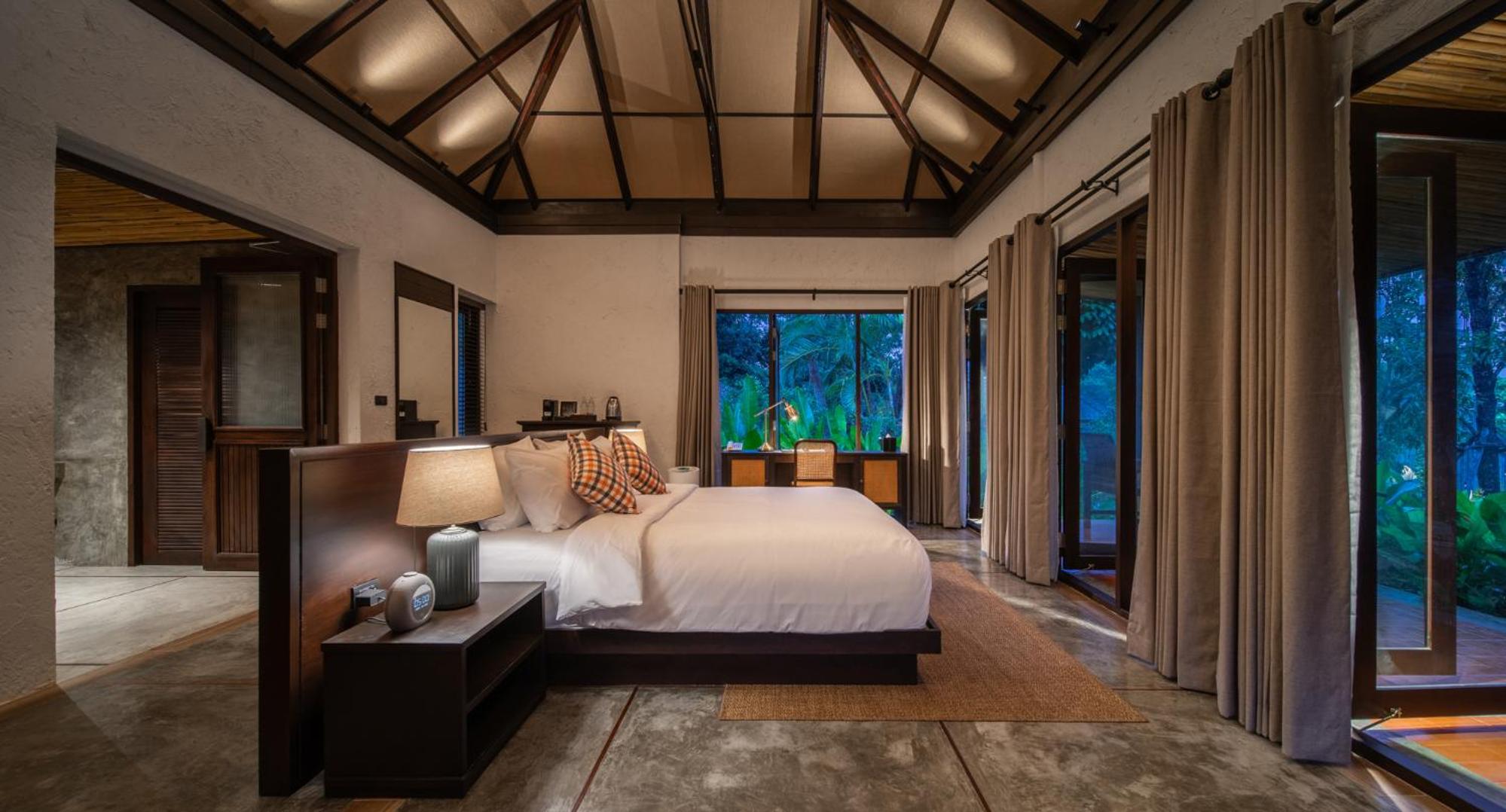 Villa with Private Pool - Photo 15