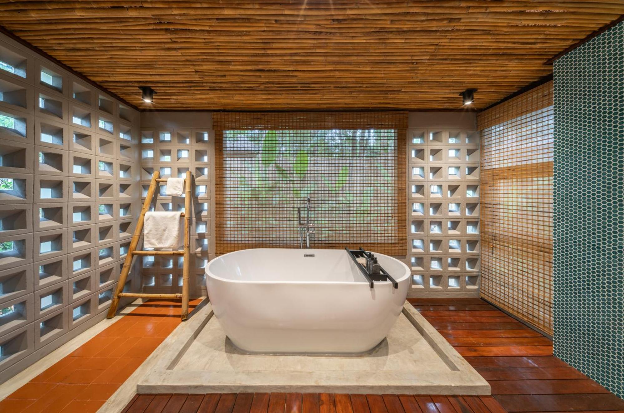 Villa with Private Pool - Photo 13
