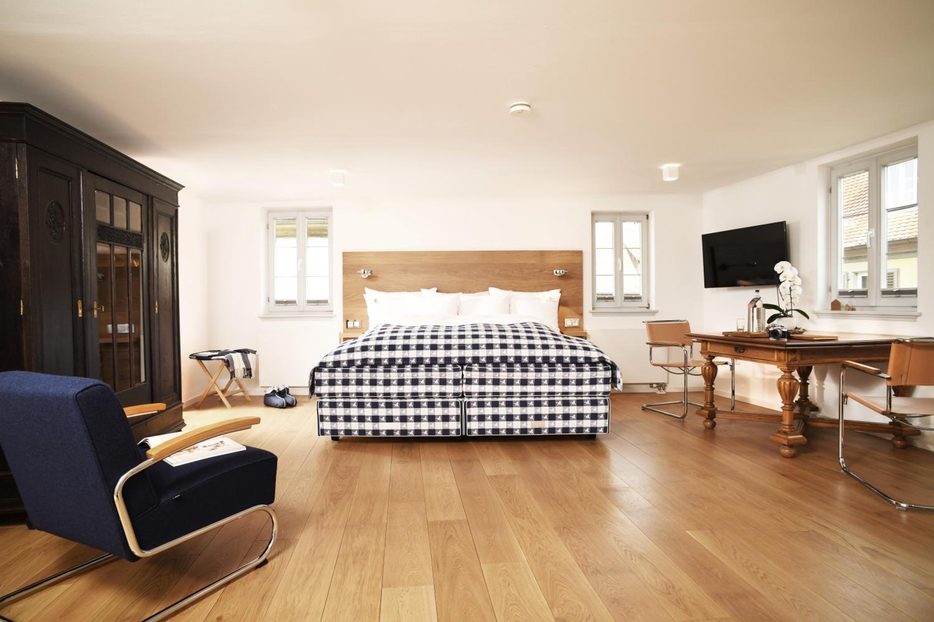 Two-Bedroom Suite - Photo 18