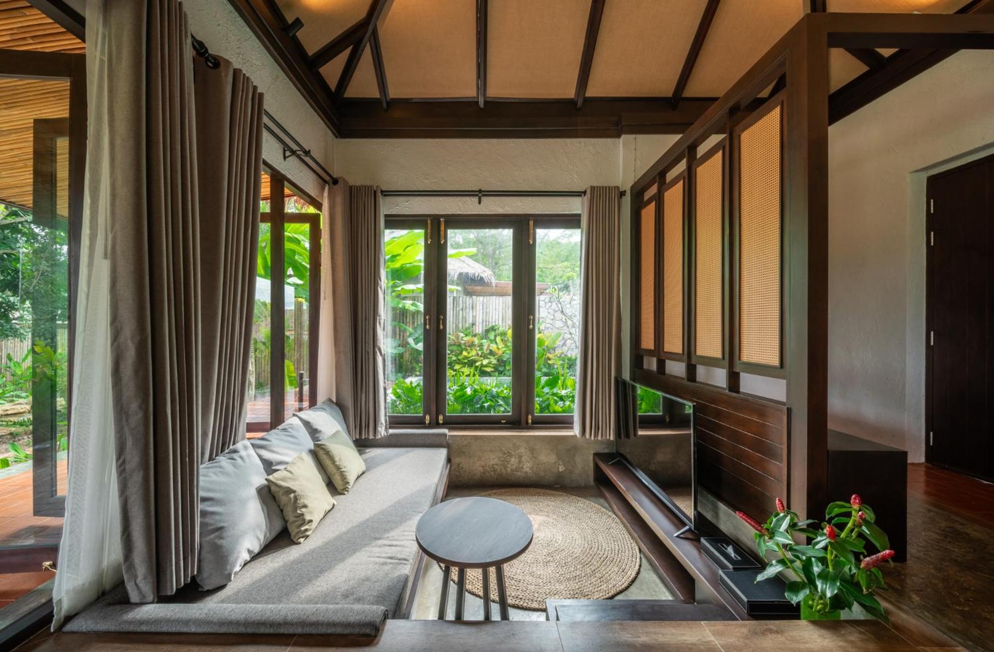 Villa with Private Pool - Photo 8