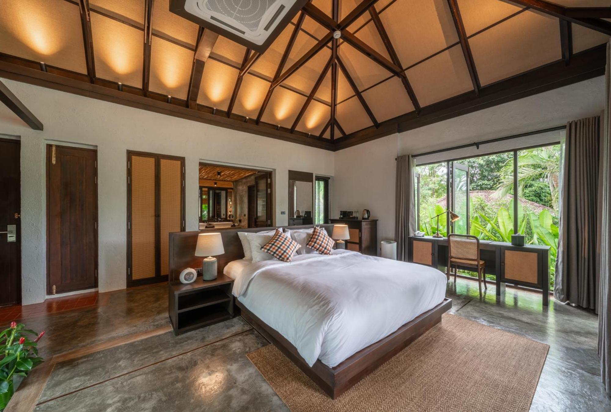 Villa with Private Pool - Photo 4