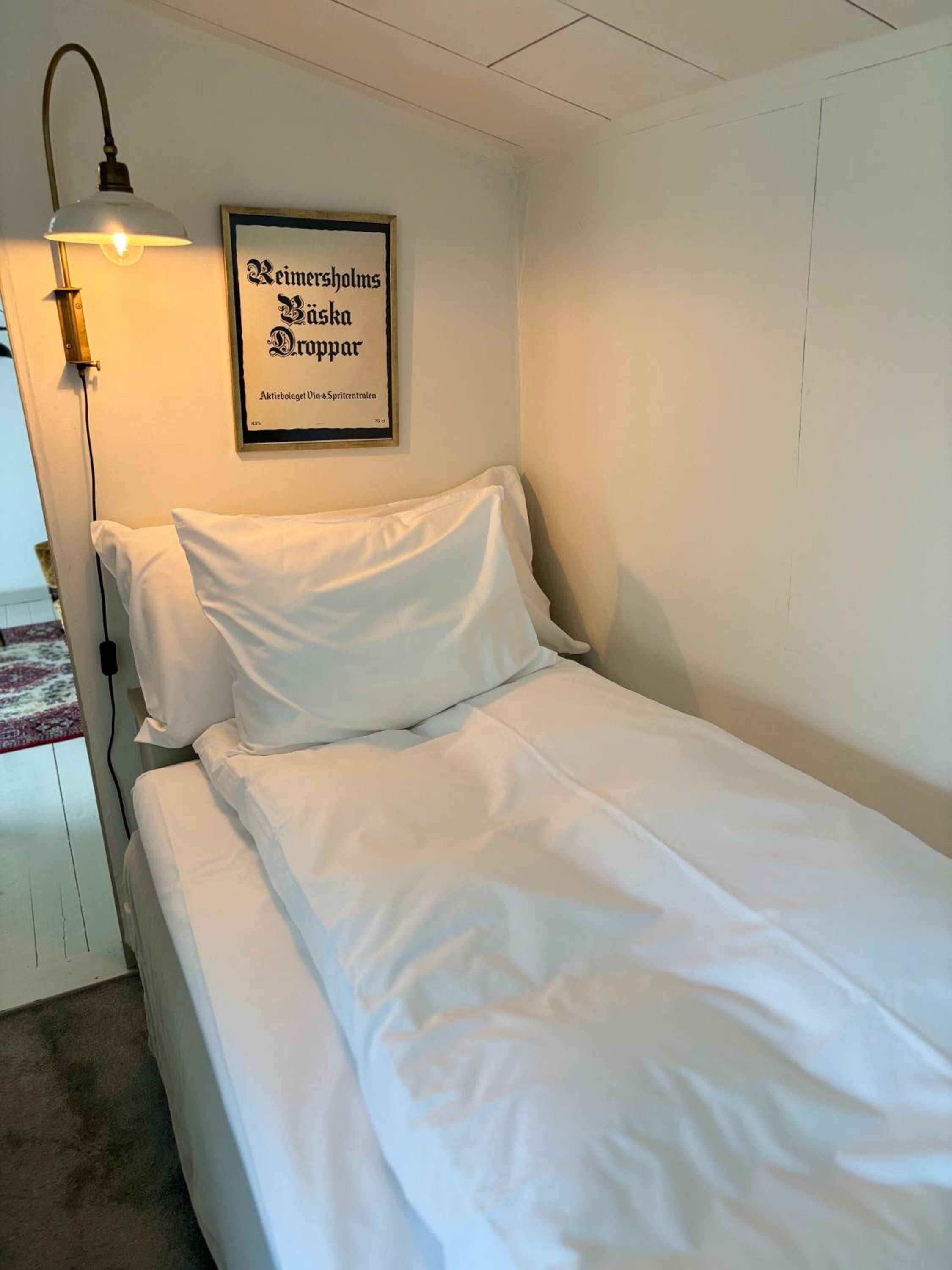 Twin Room with Pool View photo 3