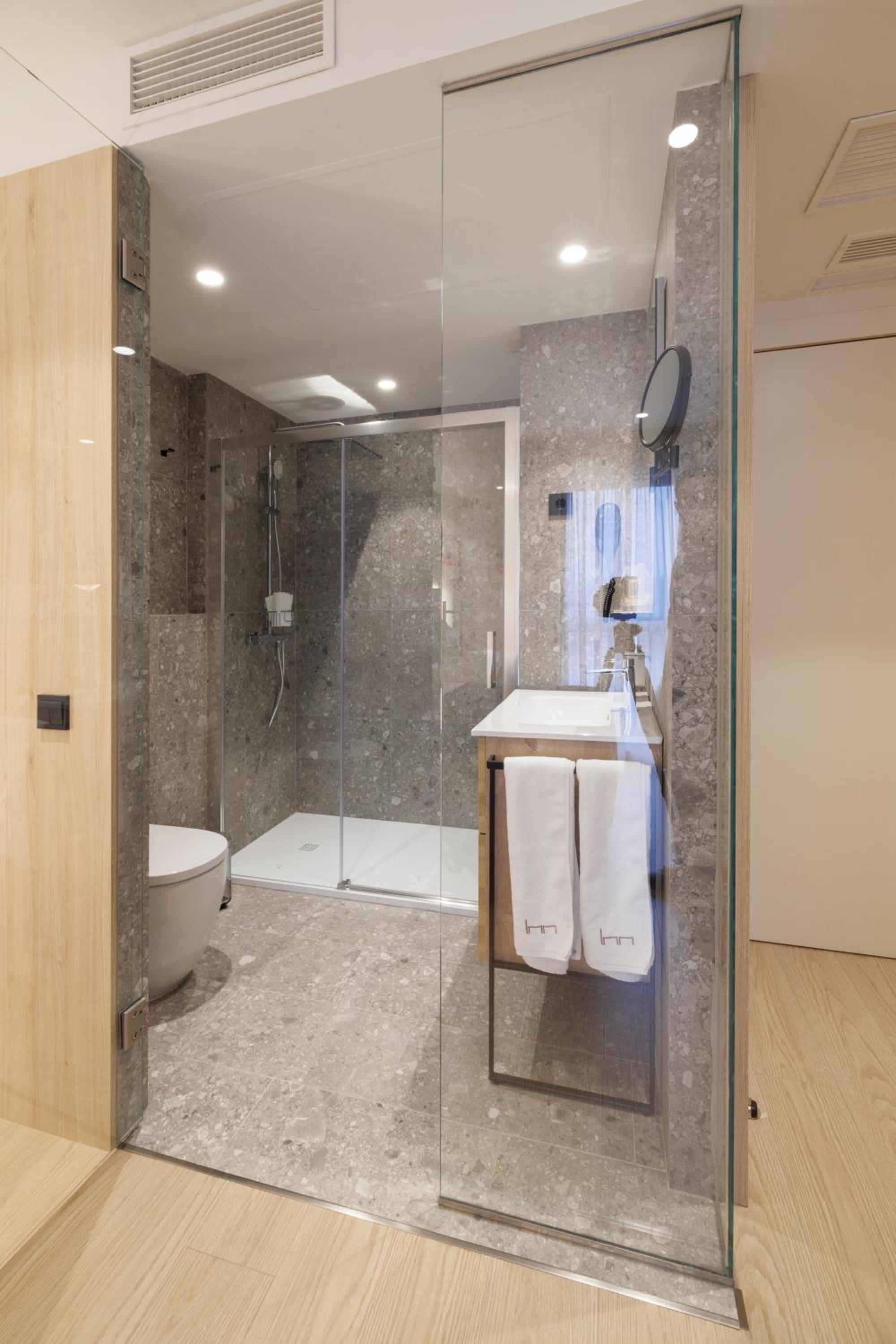 Double Room - Photo 5