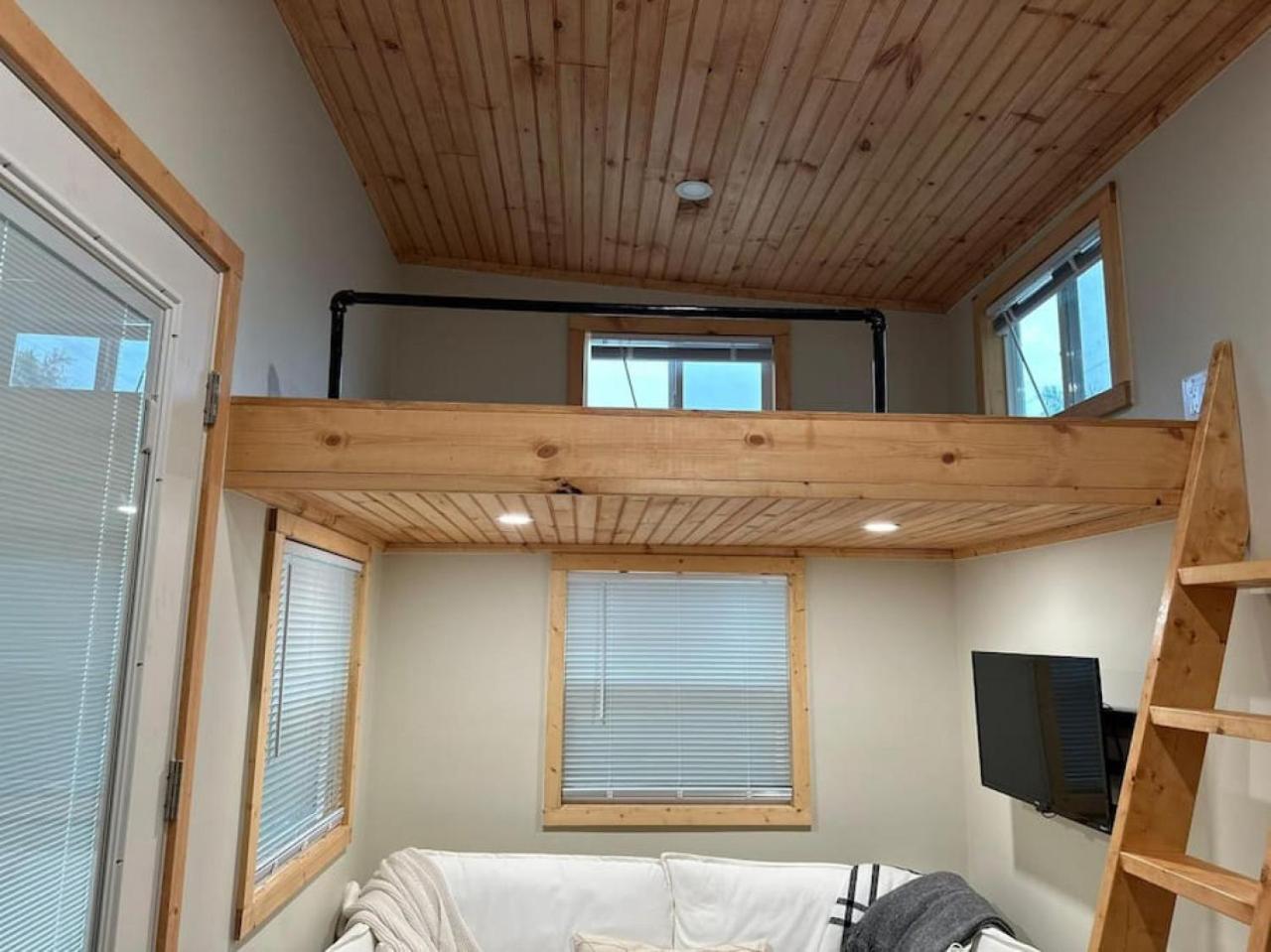 Apartment photo 2